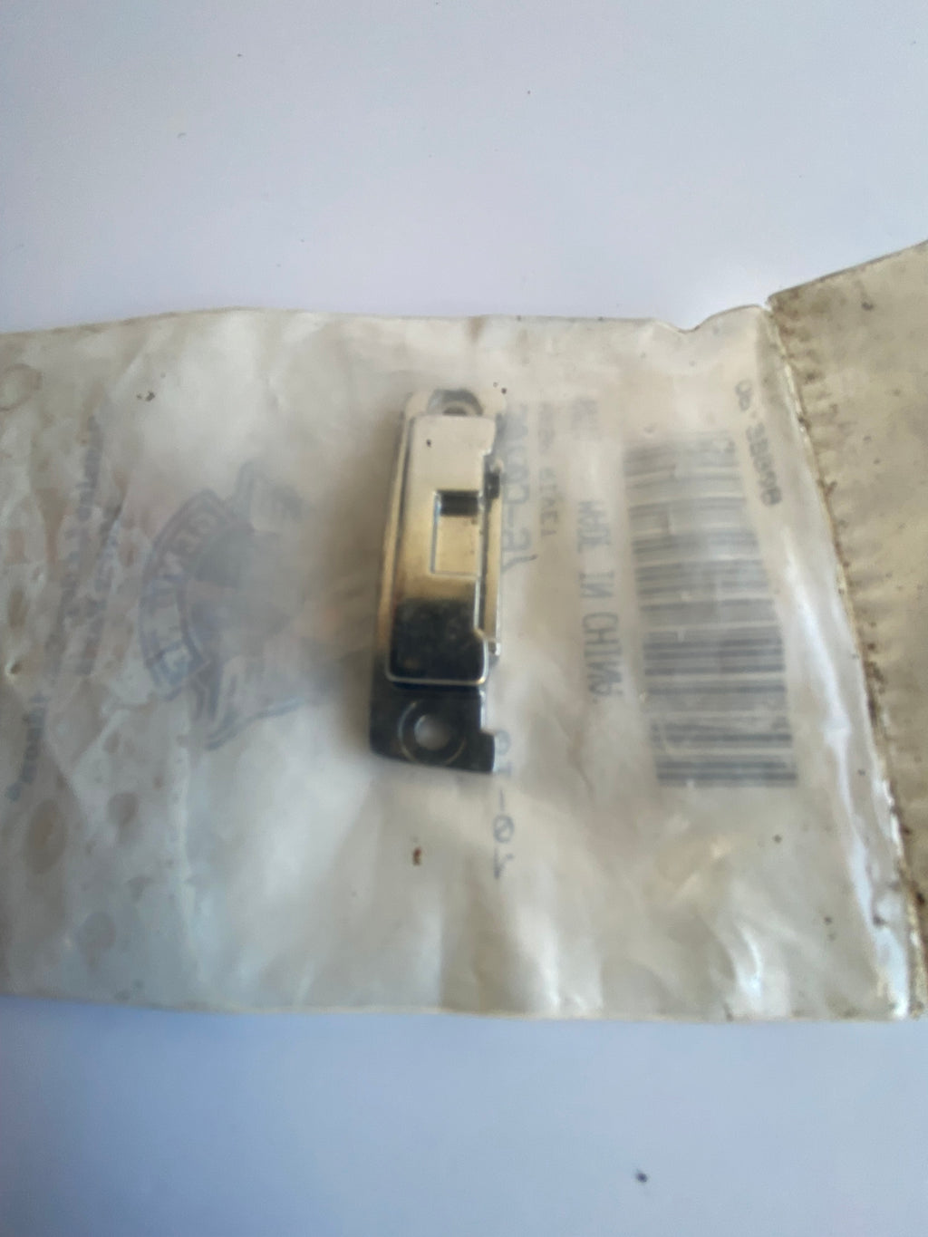 Accroche de verrou Tour Pak Touring Harley Davidson REF OEM 90705-97