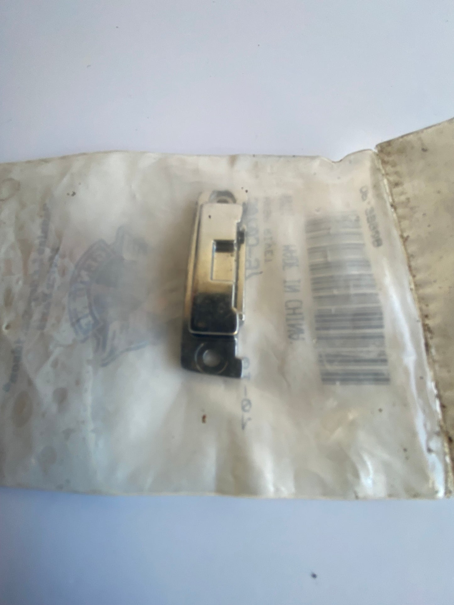 Accroche de verrou Tour Pak Touring Harley Davidson REF OEM 90705-97