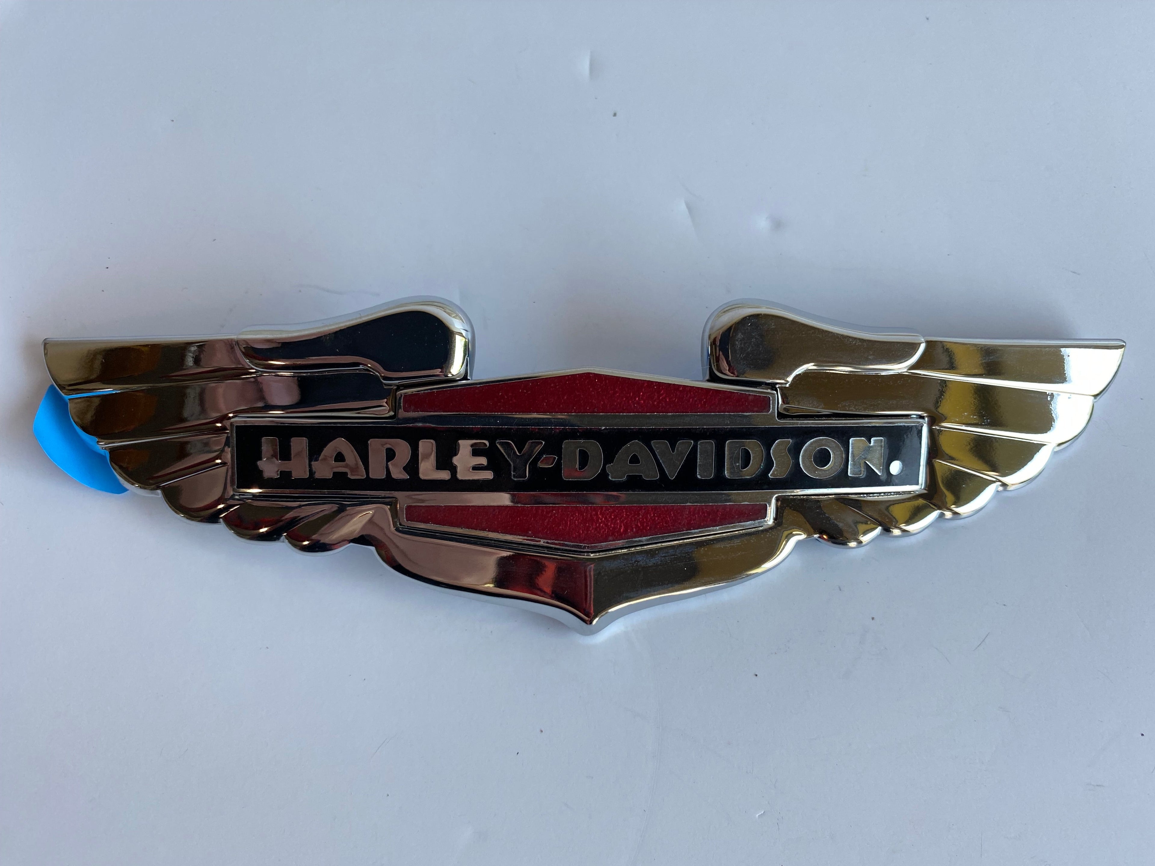 Médaillon de réservoir gauche Harley Davidson REF OEM : 62276-05