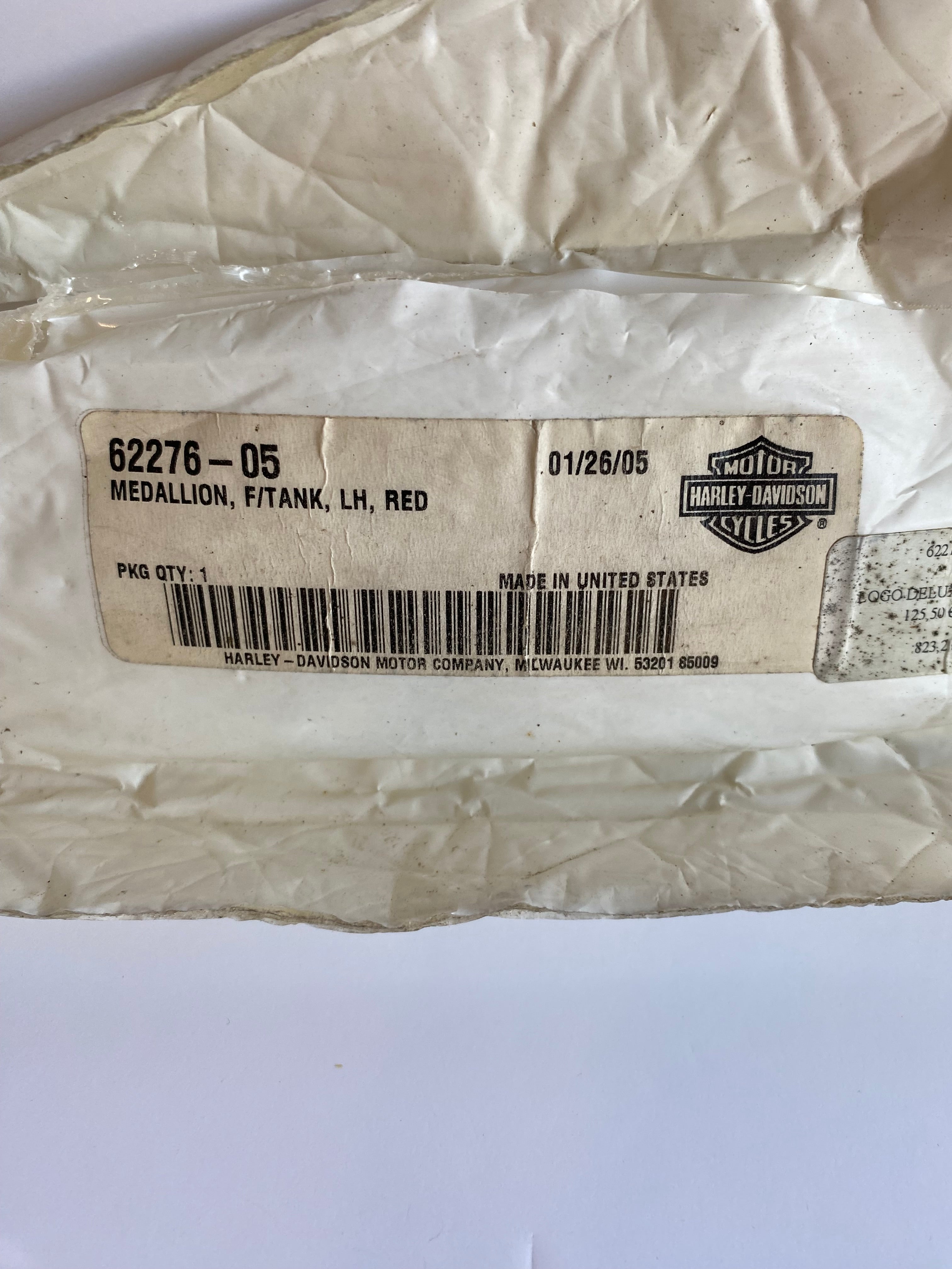 Médaillon de réservoir gauche Harley Davidson REF OEM : 62276-05