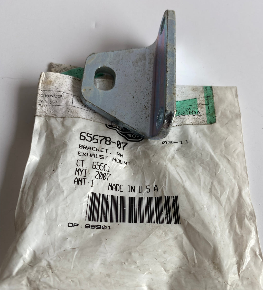 Patte d'échappement droit Touring Harley Davidson REF OEM 65678-07