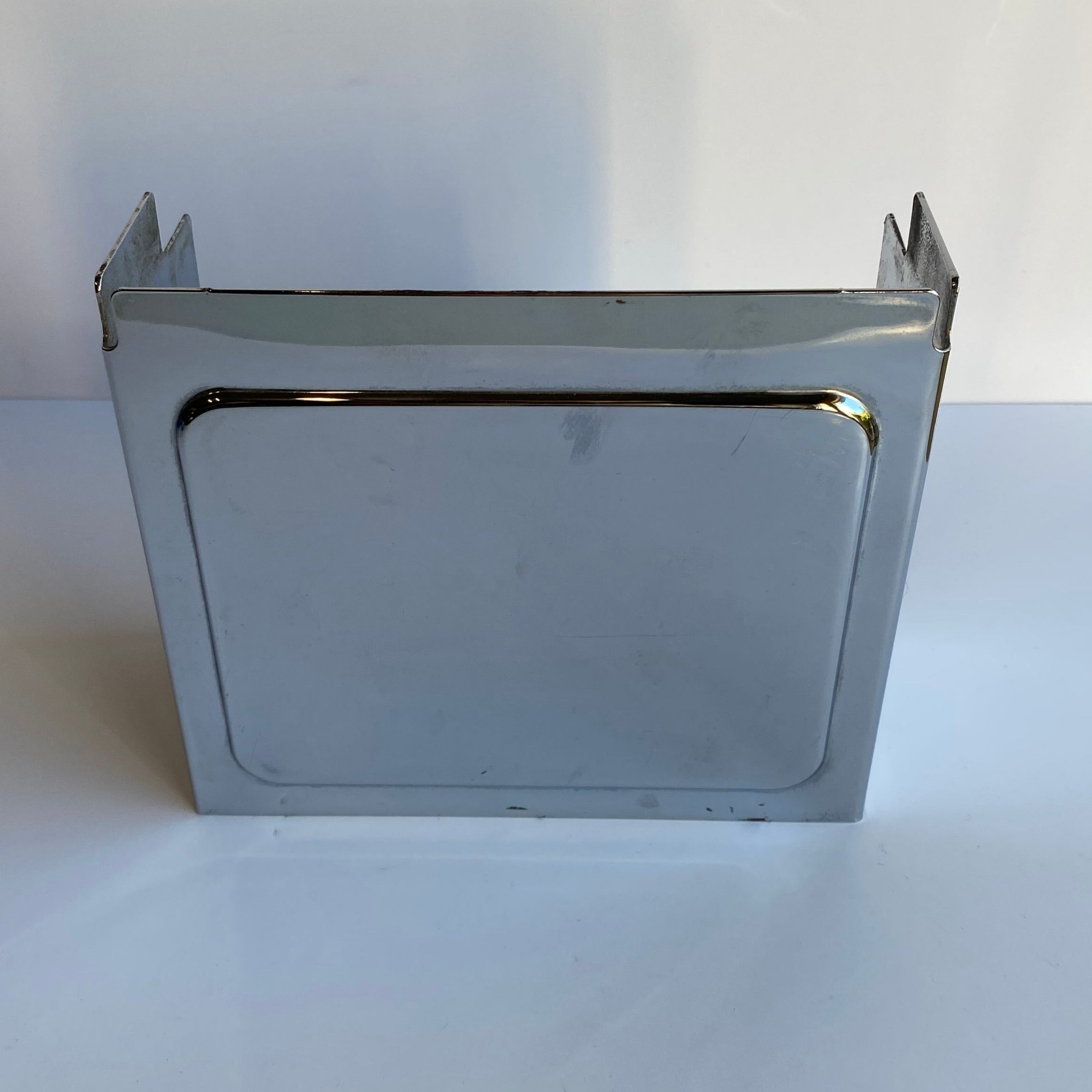 Cache batterie  chrome Dyna Harley Davidson REF OEM : 66375-97