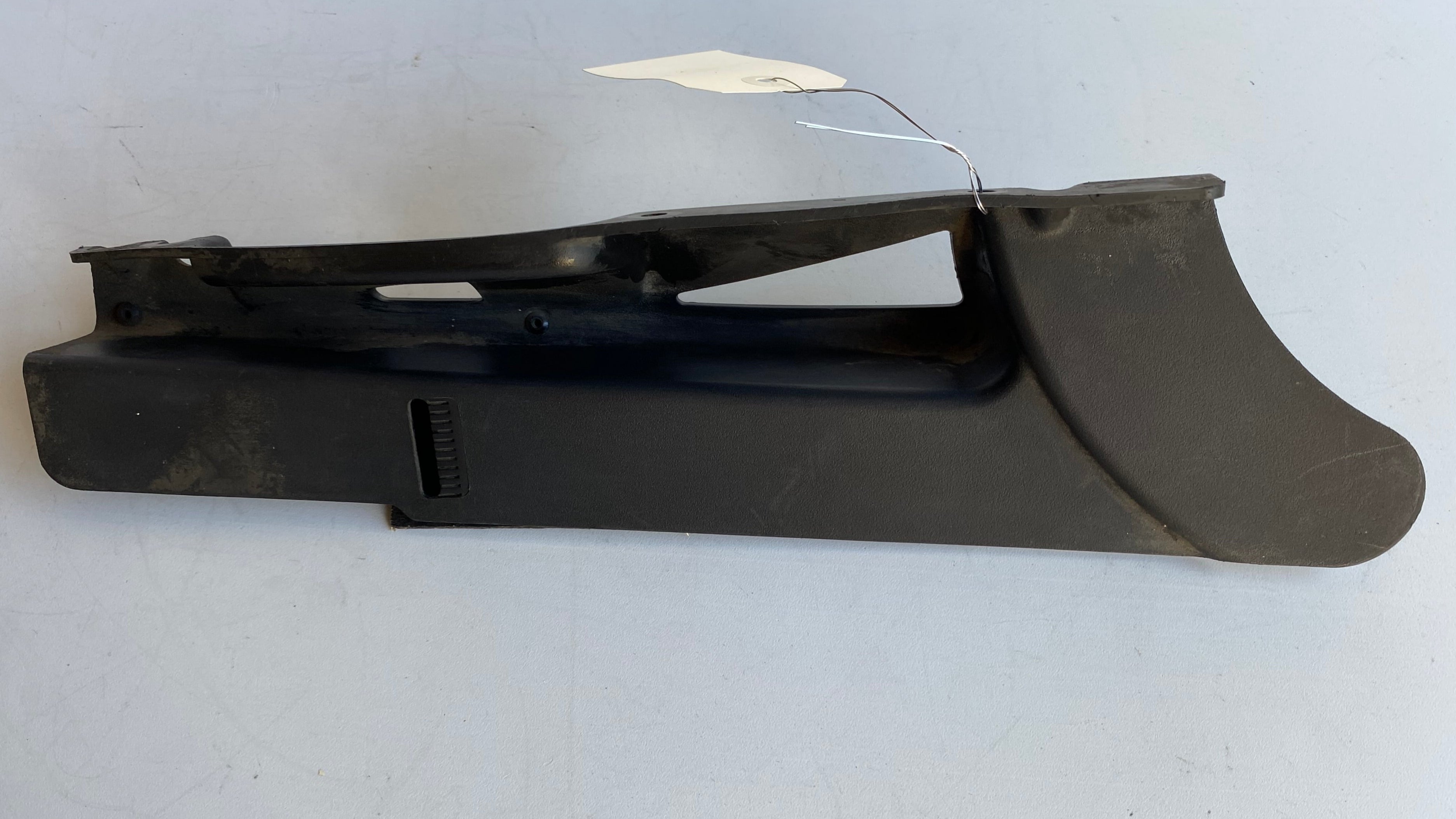 Pare courroie inférieur Dyna Harley Davidson REF OEM 60399-92