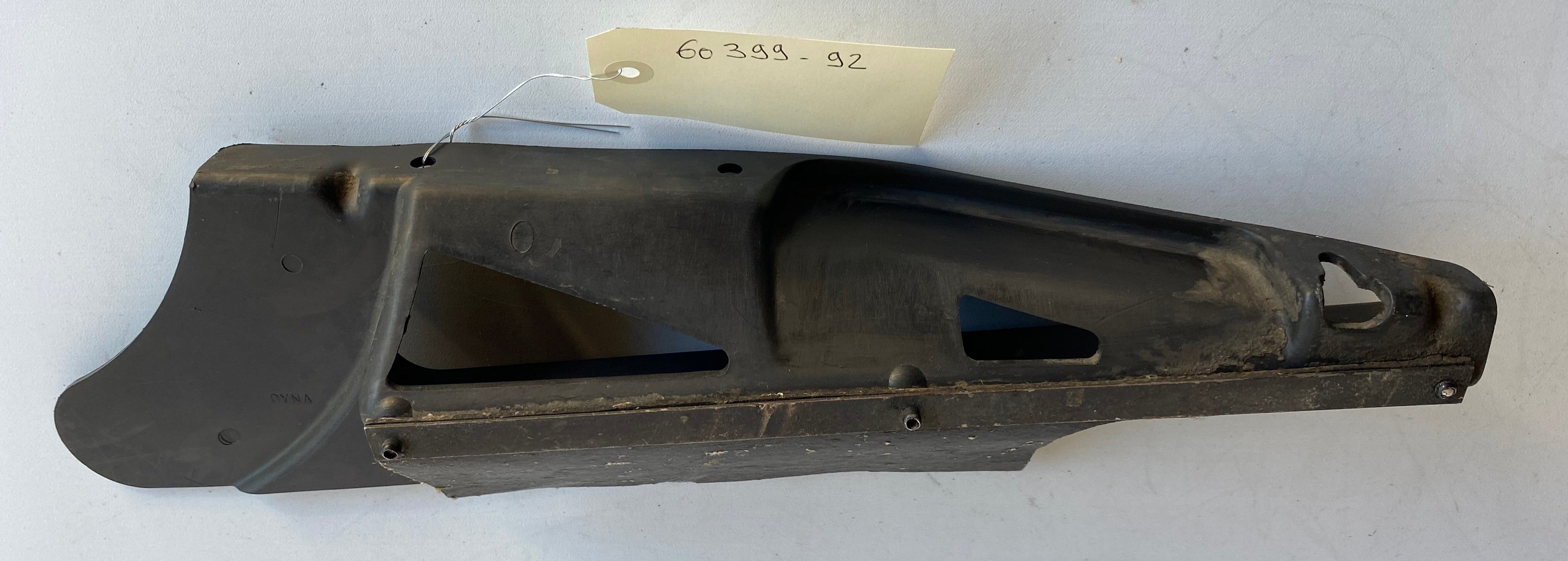 Pare courroie inférieur Dyna Harley Davidson REF OEM 60399-92