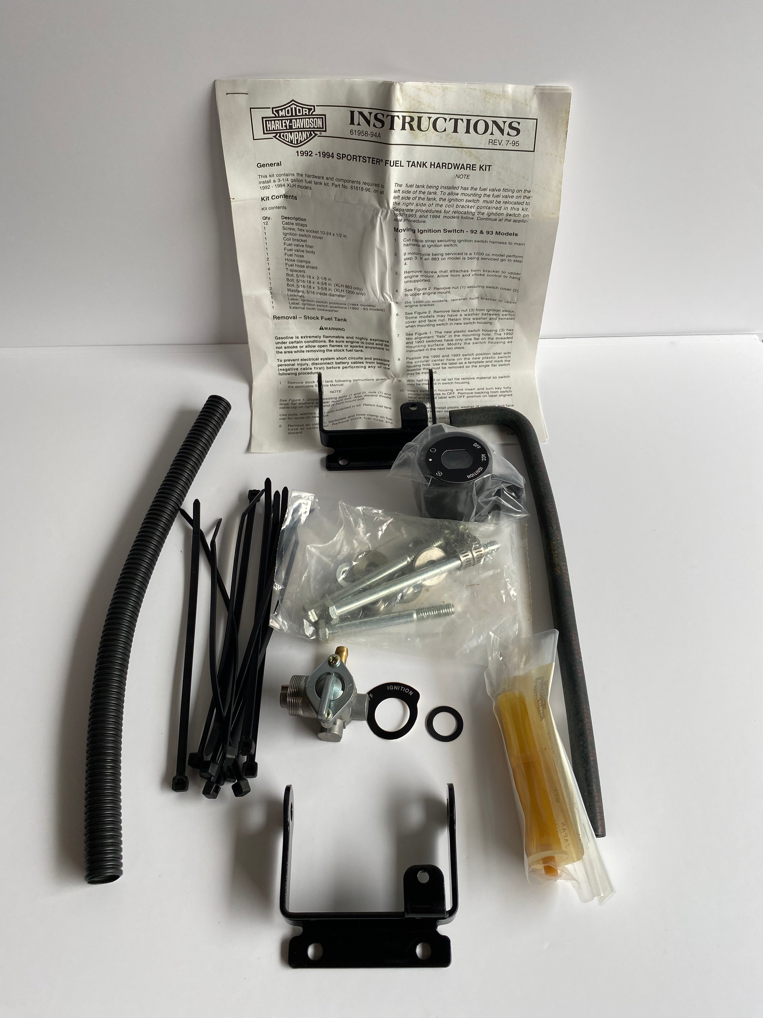 Kit d'installation réservoir Sportster Harley Davidson REF OEM : 61958-94A