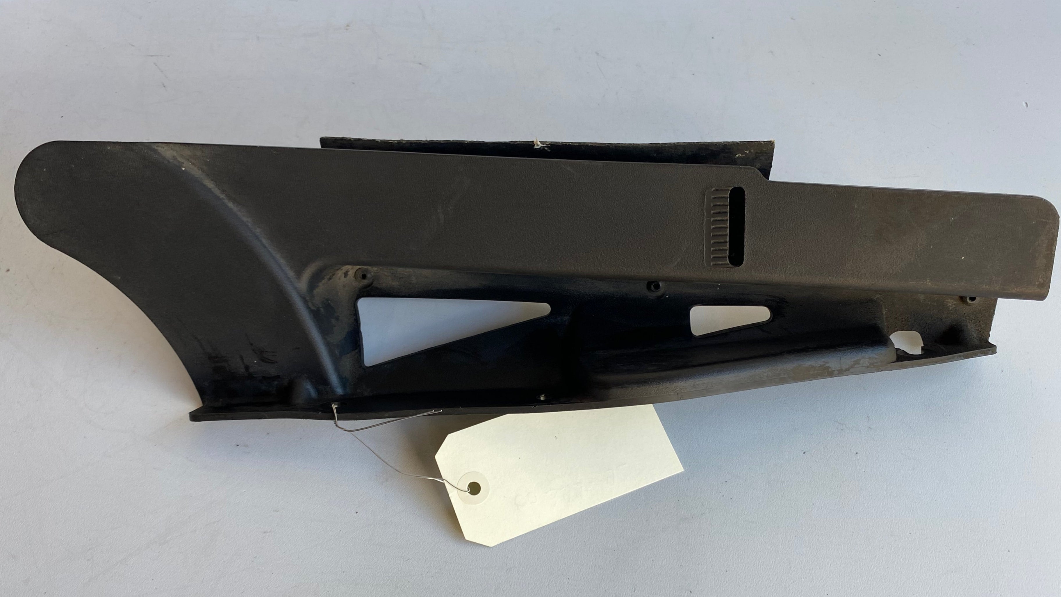 Pare courroie inférieur Dyna Harley Davidson REF OEM 60399-92