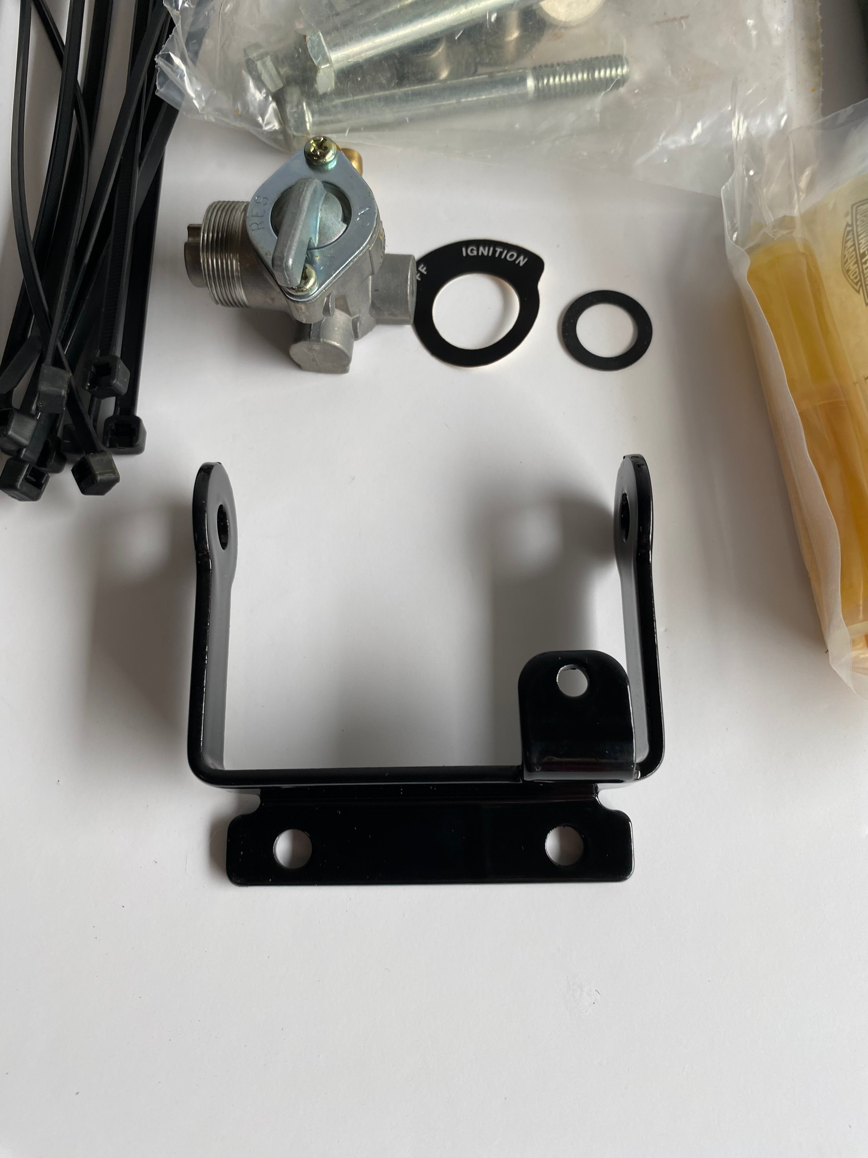 Kit d'installation réservoir Sportster Harley Davidson REF OEM : 61958-94A