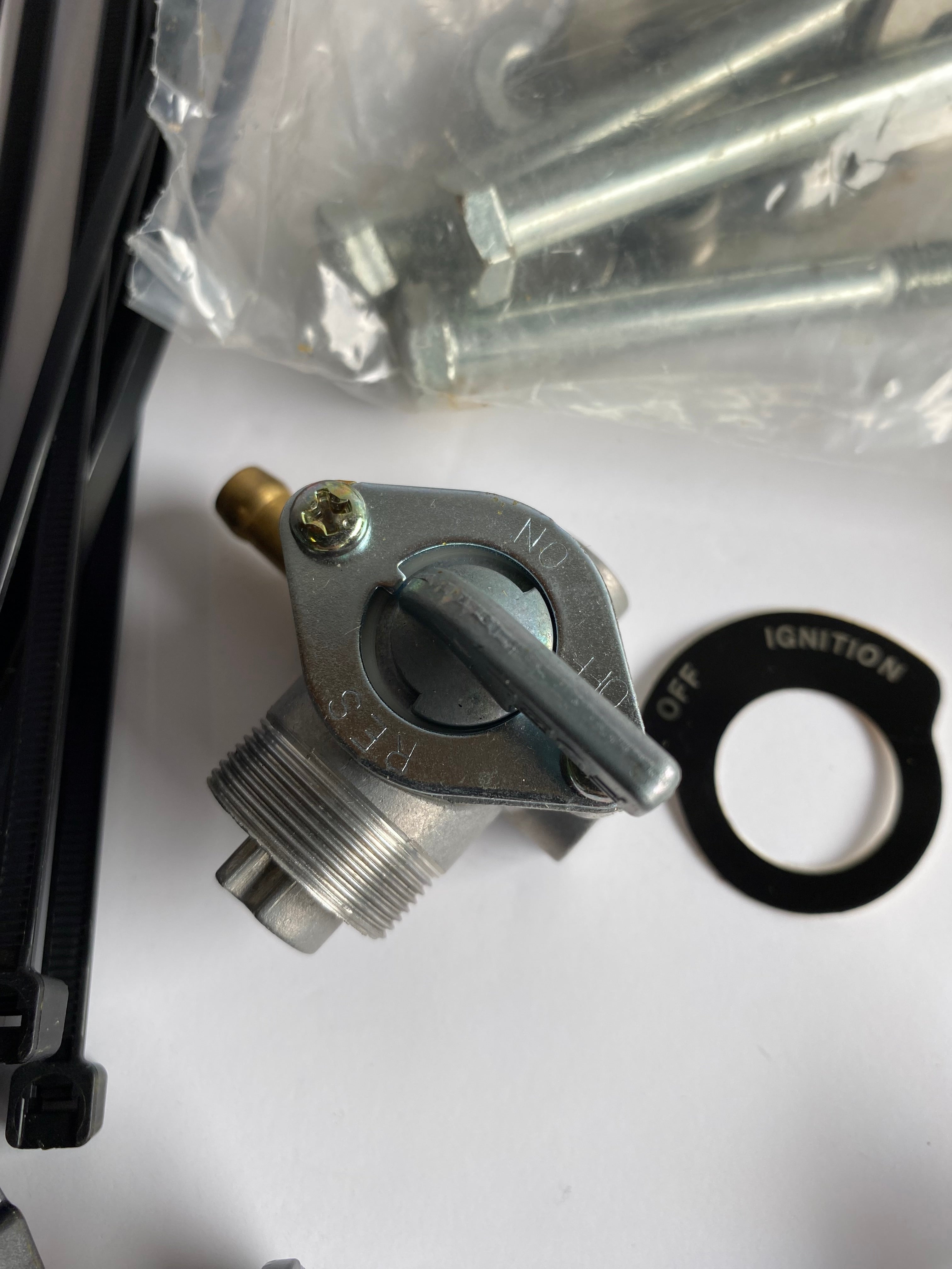 Kit d'installation réservoir Sportster Harley Davidson REF OEM : 61958-94A