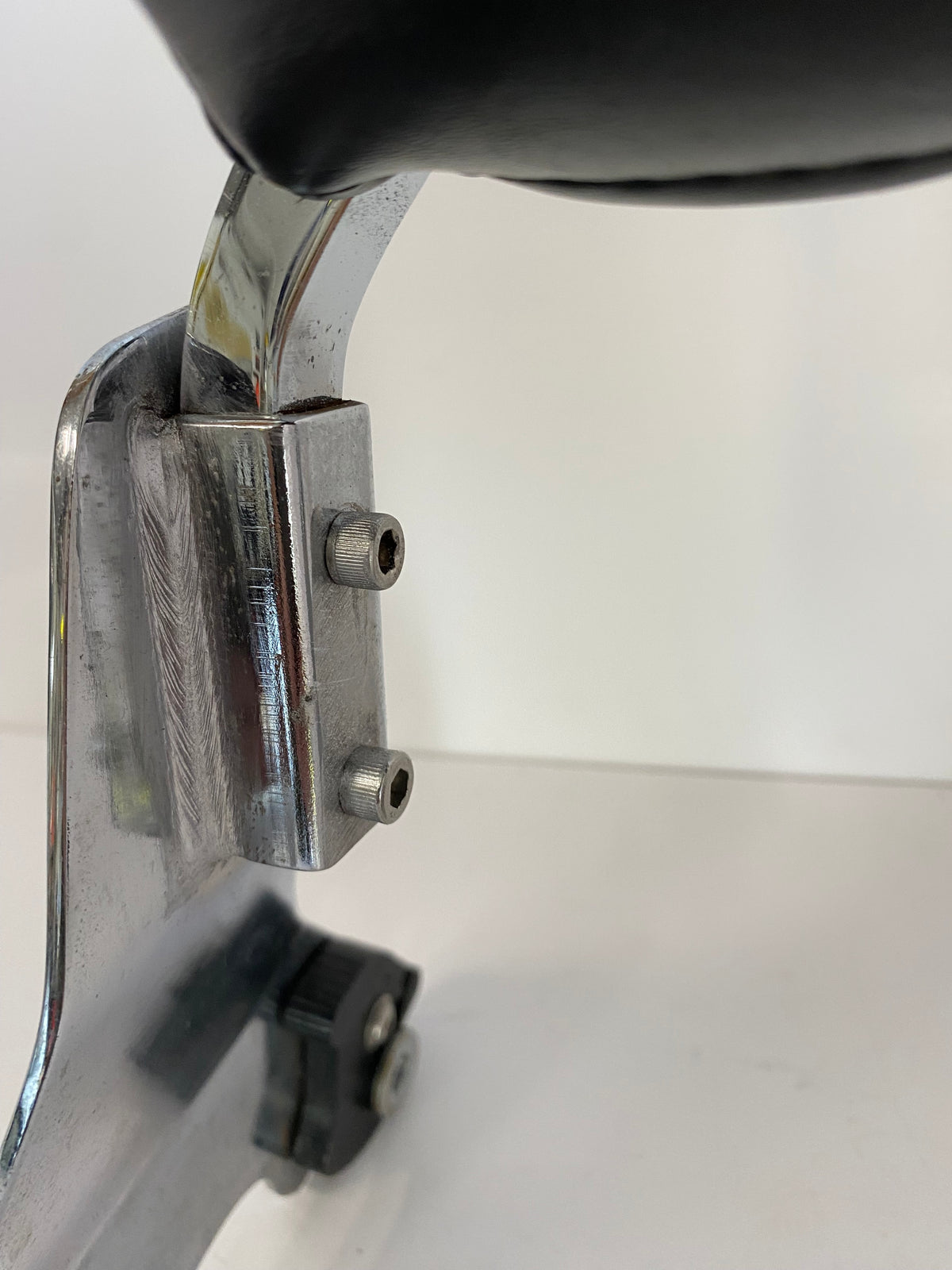 Sissy bar détachable Sportster Harley Davidson REF 53913-04 et 52735-85