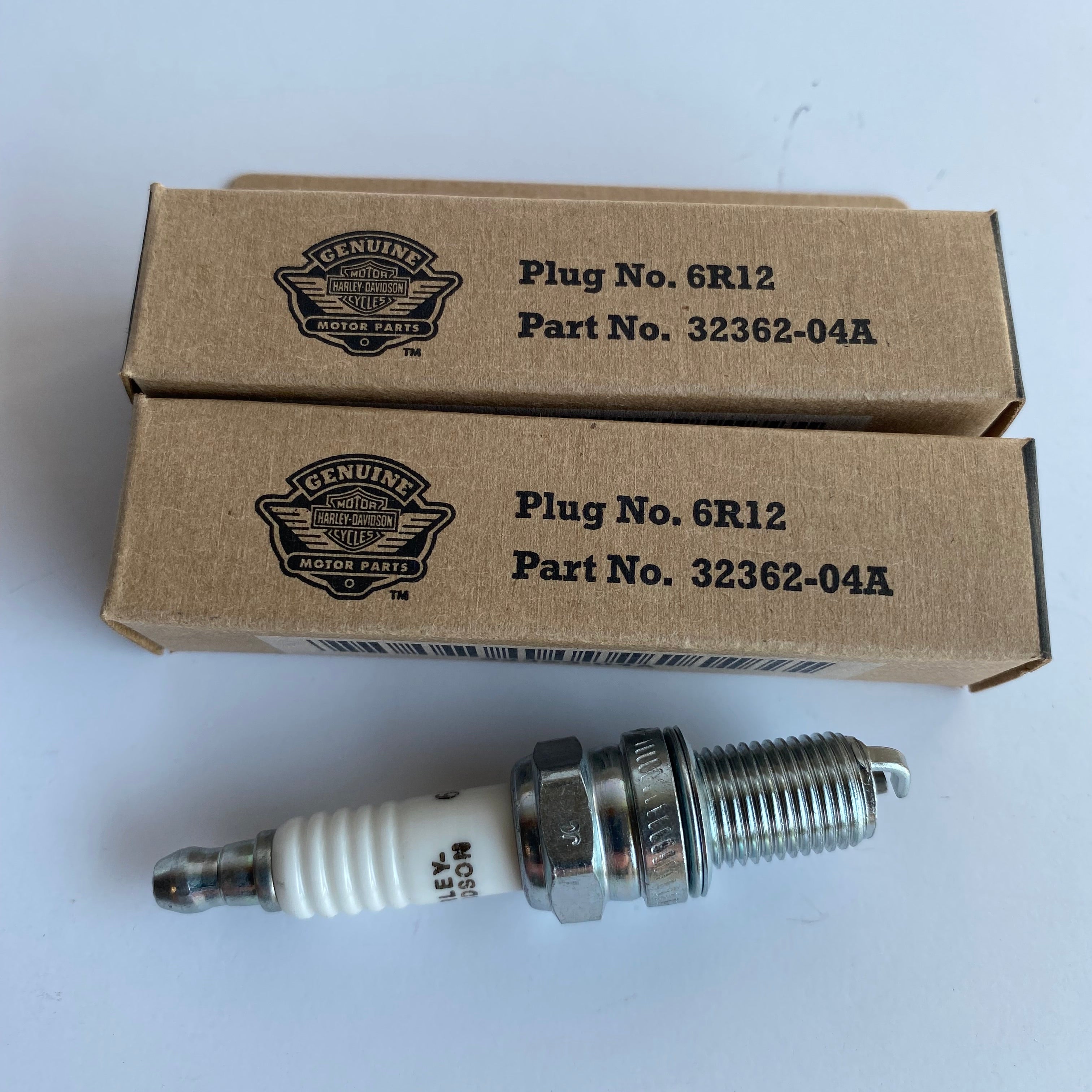 jeu de 2 bougies d'allumage 6R12 Harley Davidson REF OEM 32362-04A