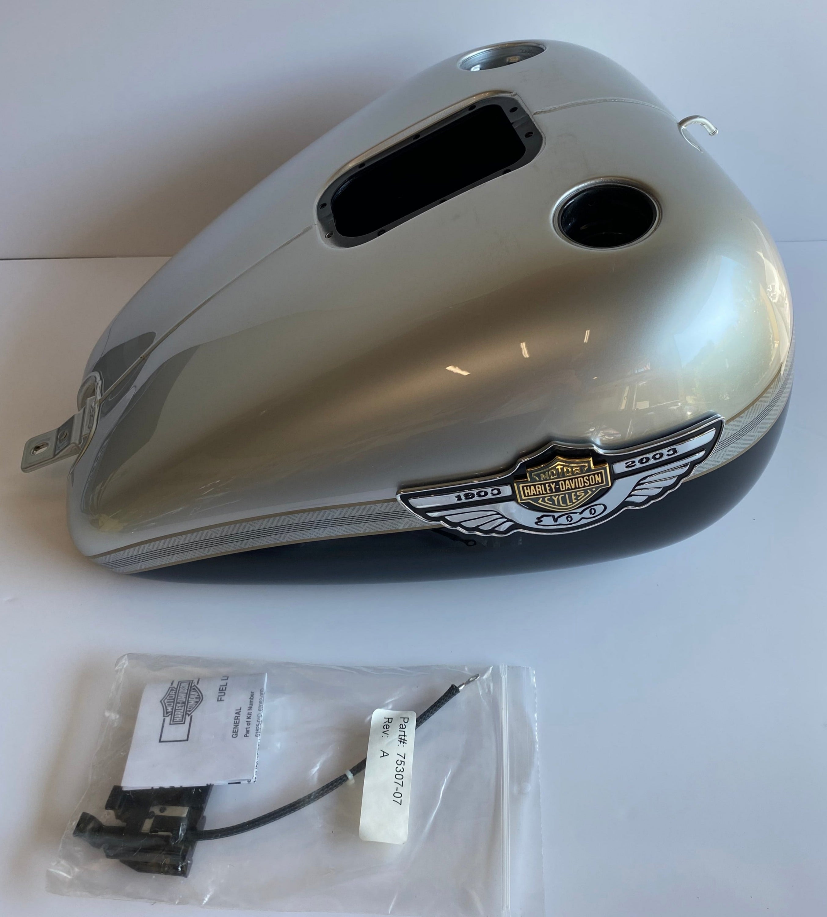 Réservoir Softail Fat Boy 2003 Bi couleur Harley Davidson REF OEM 62198-03BDS