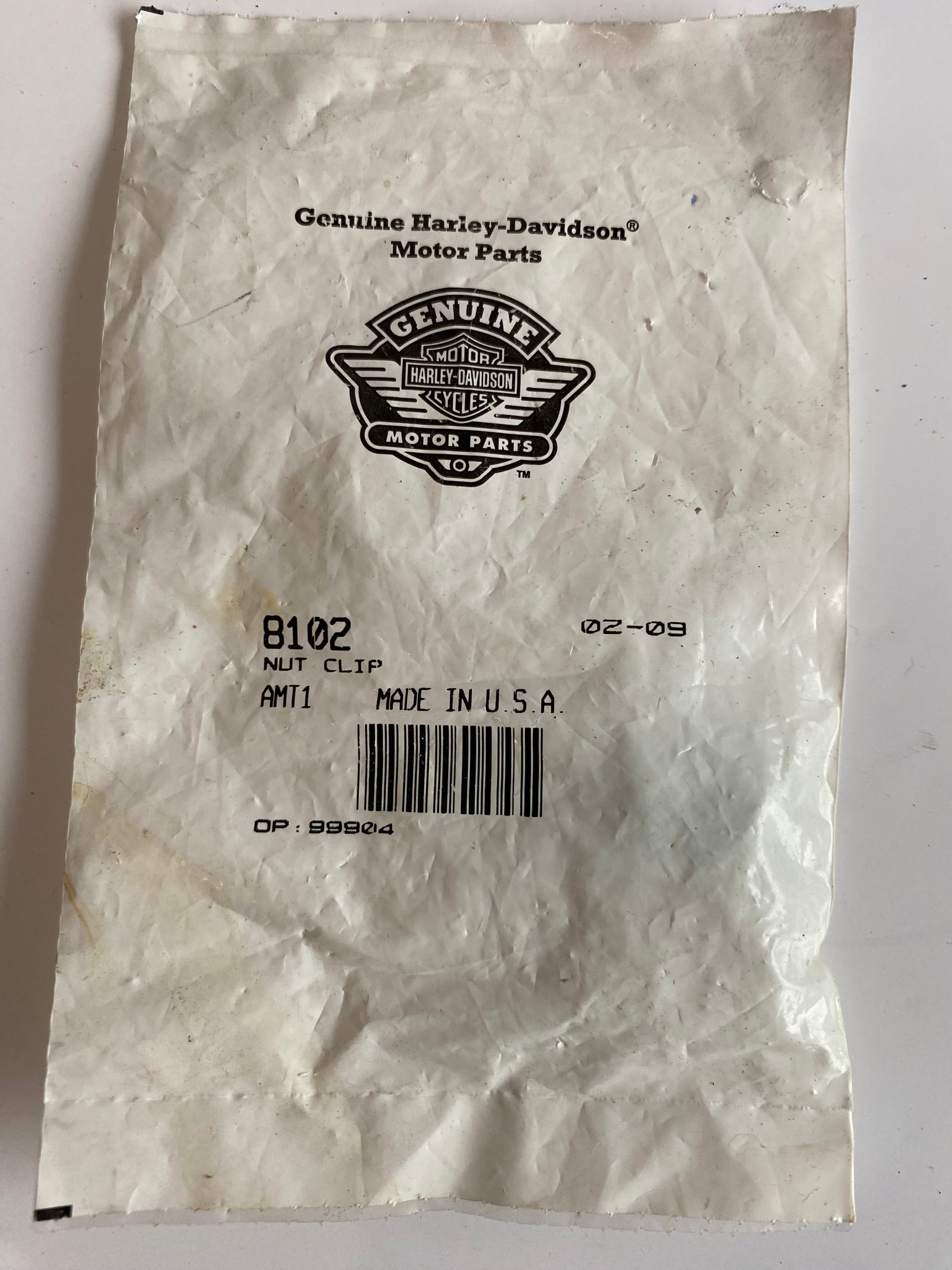 Clip écrou pour cache latéral gauche Haley Davidson REF OEM : 8102