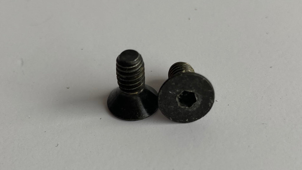 Jeu de 2 vis 8-32 X 3/8" maintien compteur Harley Davidson REF OEM 2361