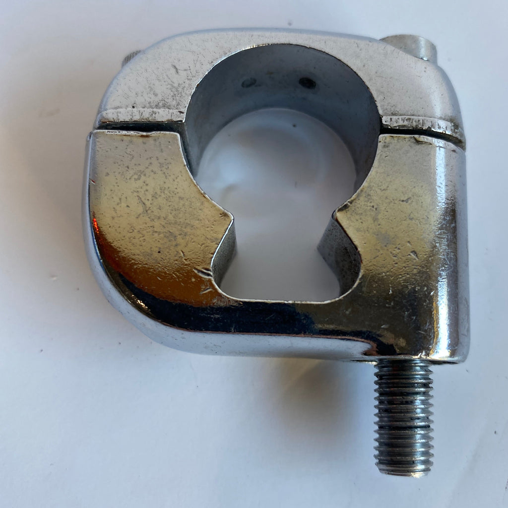 Support de clignotant avant guidon Harley Davidson REF OEM 68487-82A