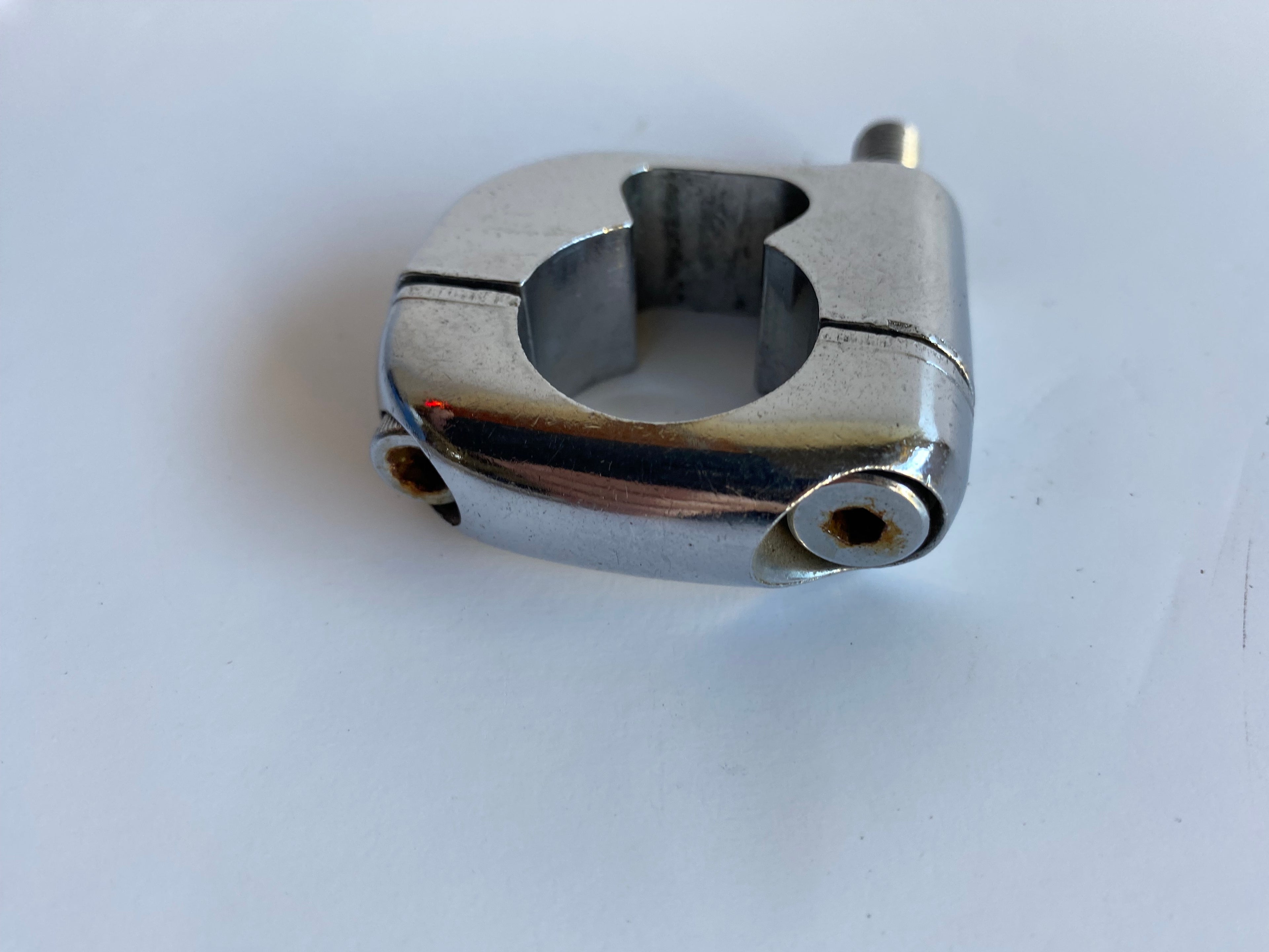 Harley Davidson Handlebar Front Turn Signal Bracket REF OEM 68487-82A