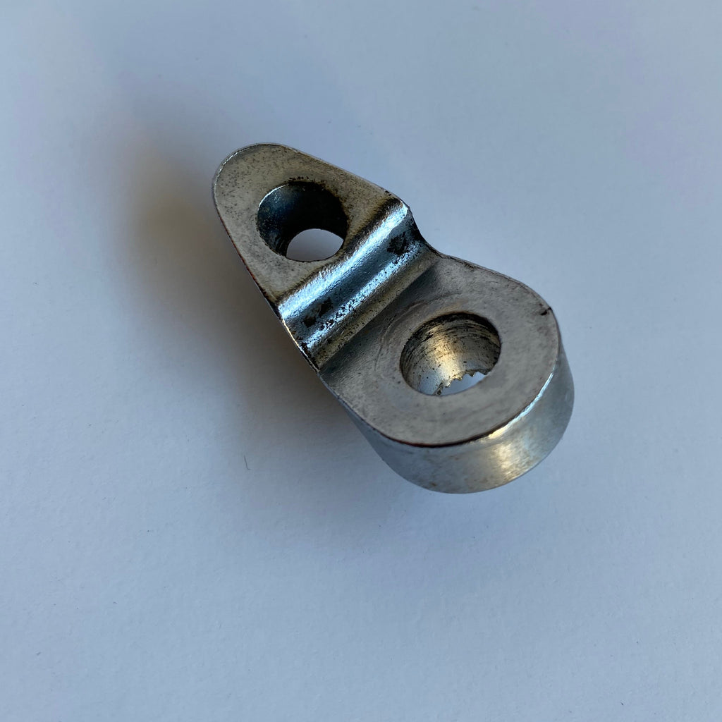 Support clignotant avant Harley Davidson REF OEM 68477-73