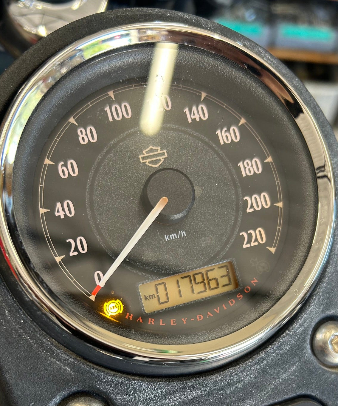 Compteur de vitesse en Km/h avec 17.963 kms Dyna Harley Davidson REF OEM 67479-12