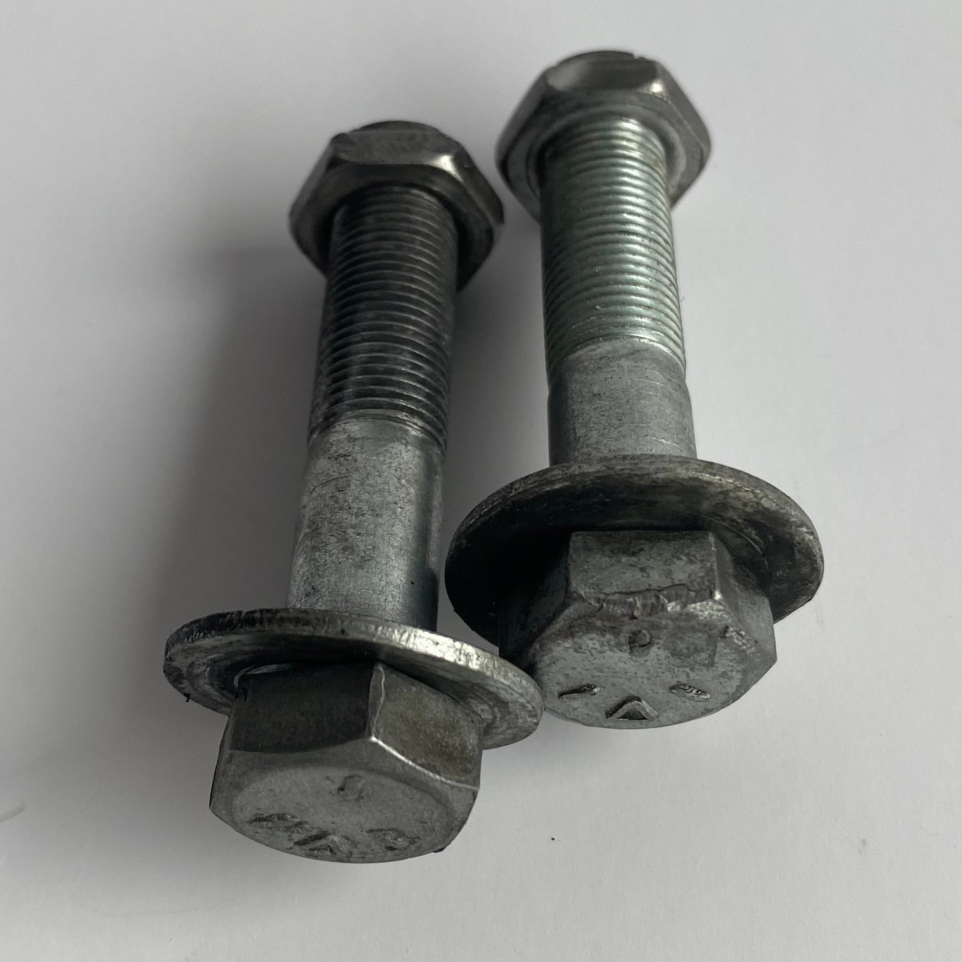 Jeu de 2 vis inférieurs amortisseurs Harley Davidson REF OEM 3958 & 7824