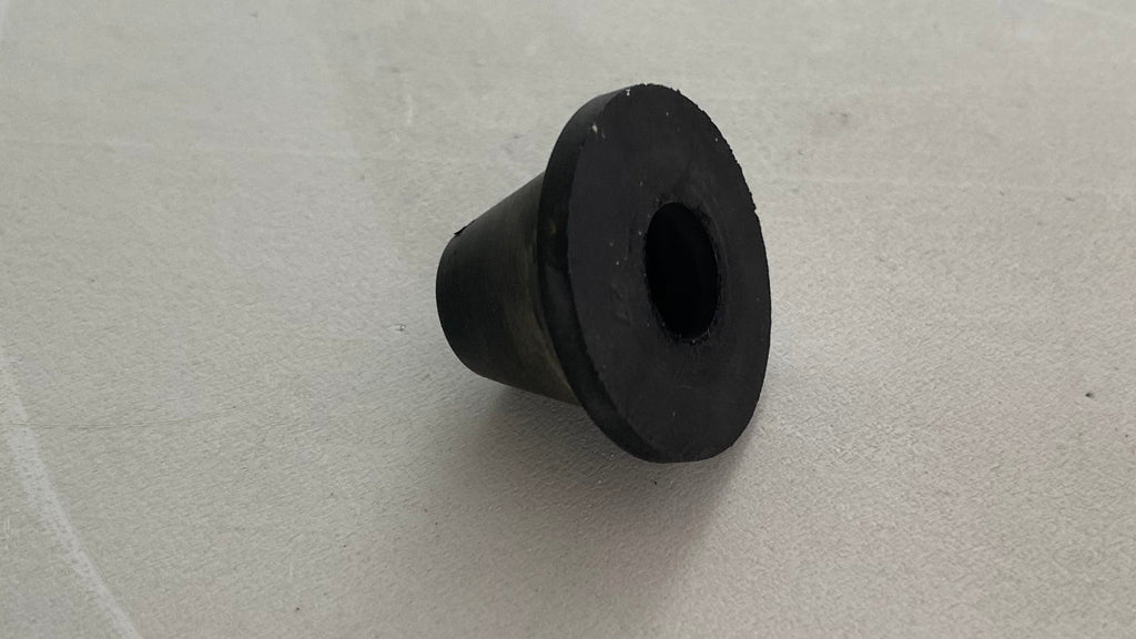 Œillet fixation cache latéral Harley Davidson REF OEM 11491A