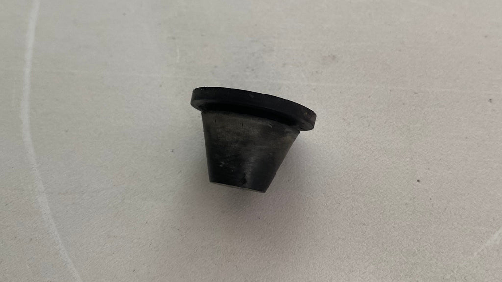 Œillet fixation cache latéral Harley Davidson REF OEM 11491A