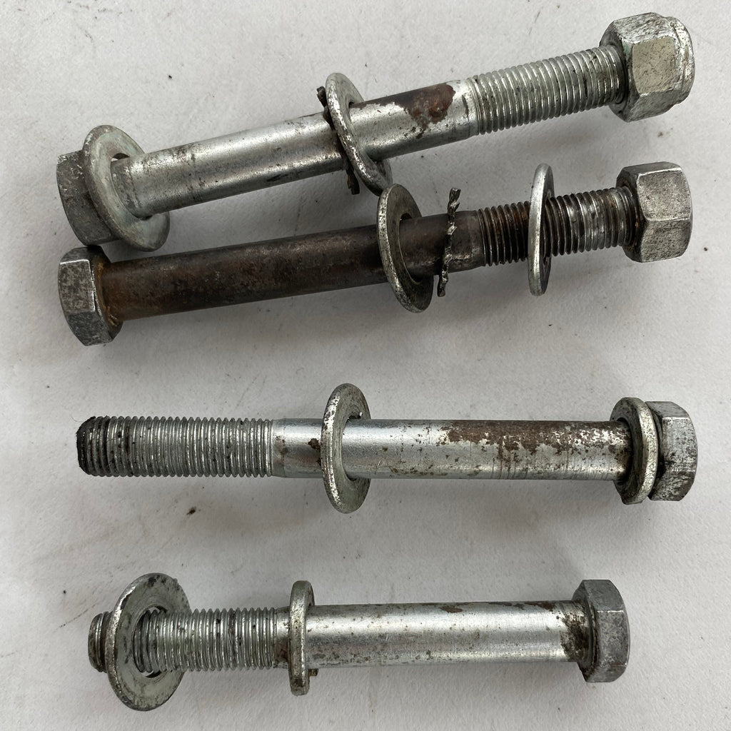 Jeu de 4 vis support moteur arrière Sportster Harley Davidson REF OEM 4435W & 4415