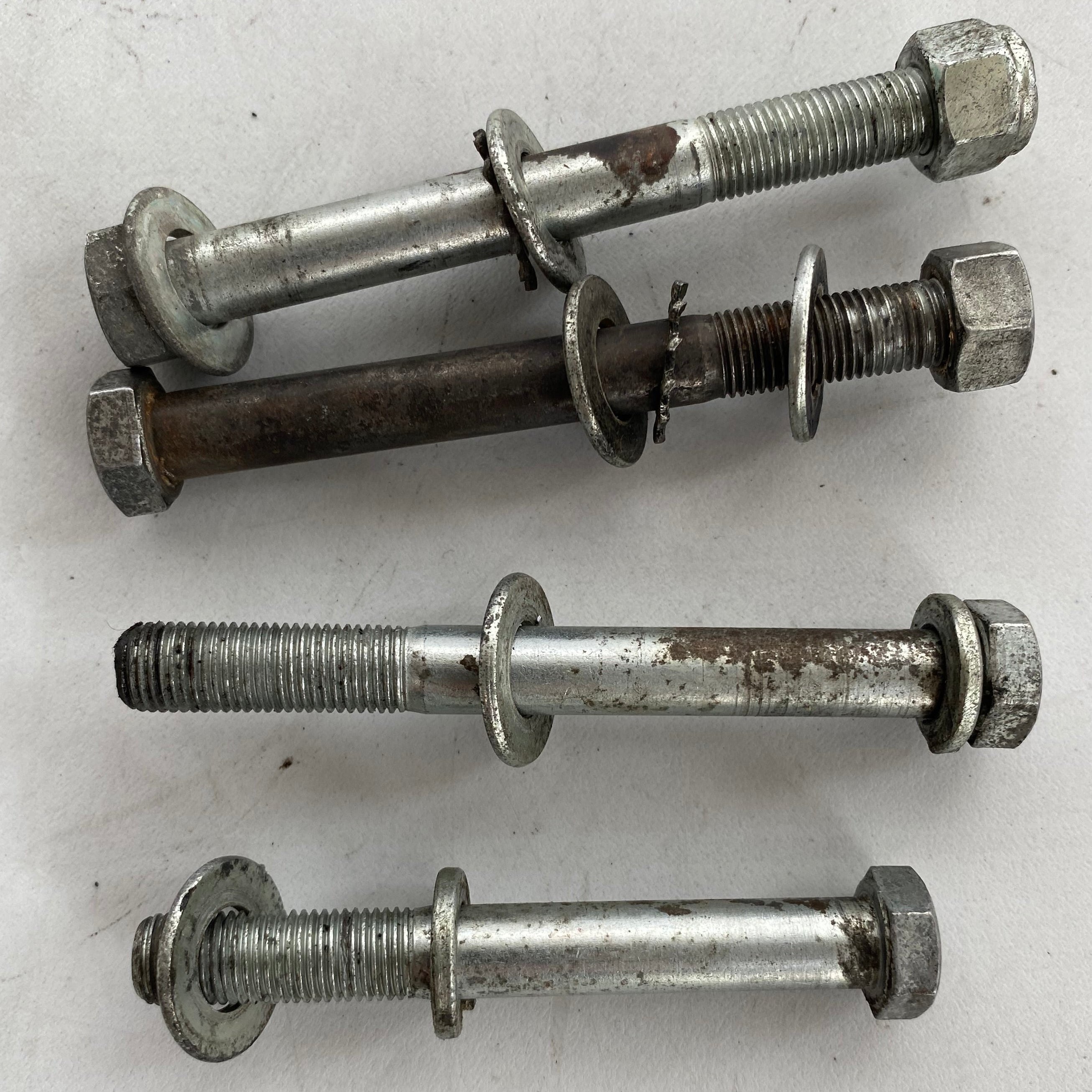 Jeu de 4 vis support moteur arrière Sportster Harley Davidson REF OEM 4435W & 4415