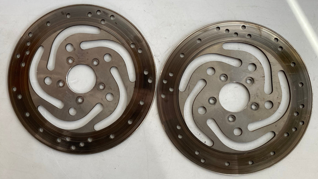 Jeu de 2 disques de frein avant droit et gauche Harley Davidson REF OEM 44136-00 & 44156-00