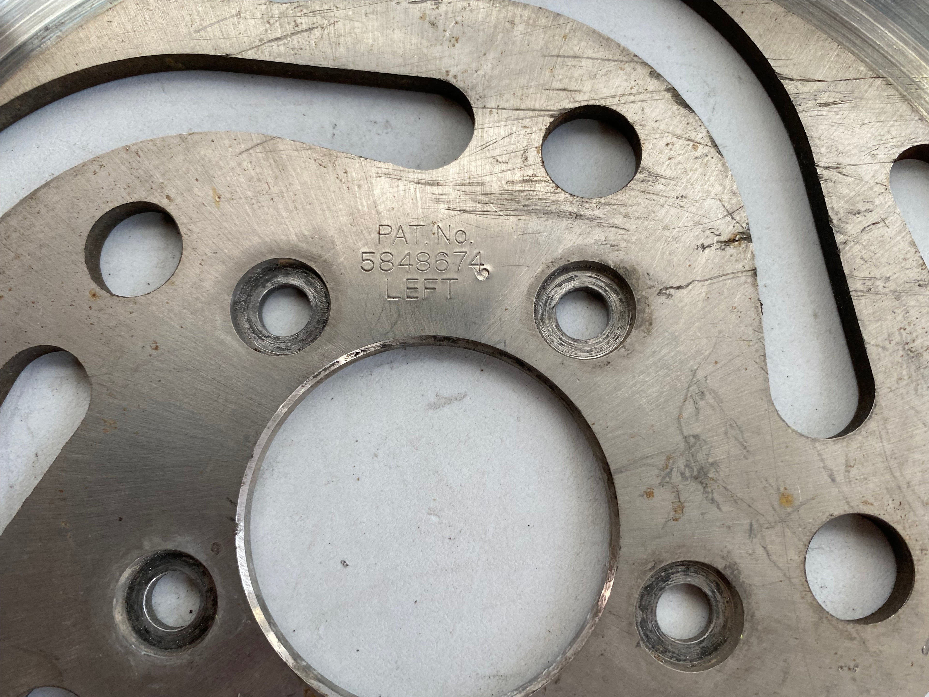 Jeu de 2 disques de frein avant droit et gauche Harley Davidson REF OEM 44136-00 & 44156-00