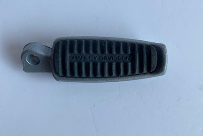 Cale pied droit gris Vrod Harley Davidson REF OEM 33134-06CBA