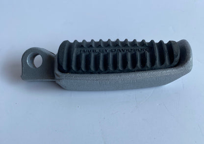 Cale pied droit gris Vrod Harley Davidson REF OEM 33134-06CBA