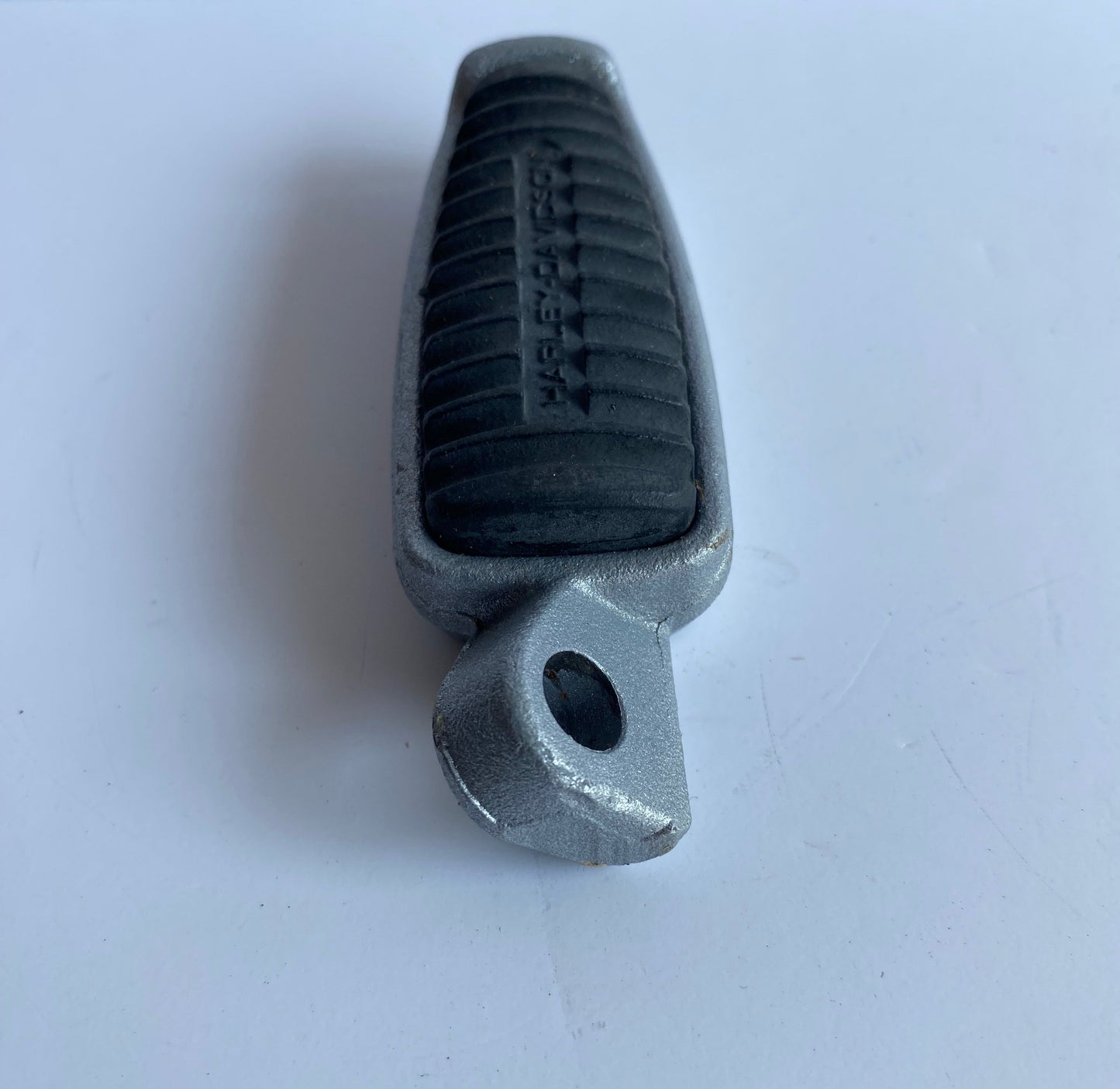Cale pied droit gris Vrod Harley Davidson REF OEM 33134-06CBA