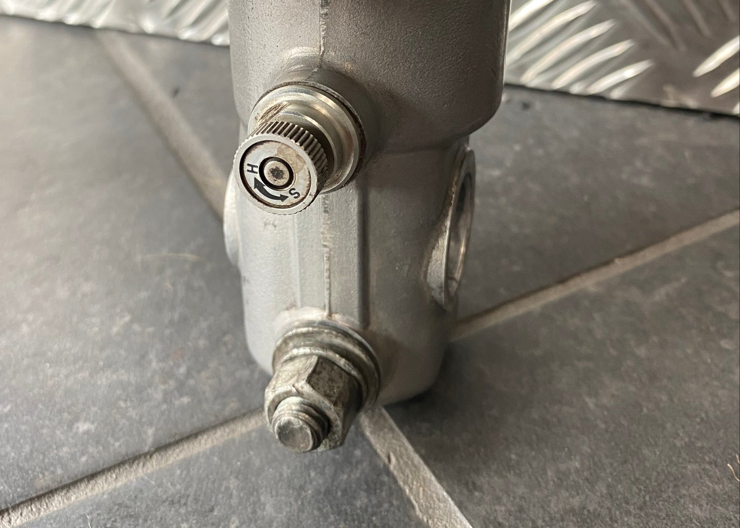 Harley Davidson Sportster oder Dyna 39 mm Gabel verstellbar Doppelbremse REF OEM 45943-00 & 45944-00