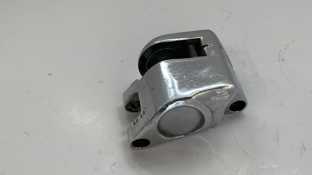 Etrier de frein avant droit chromé Harley Davidson REF OEM 44026-80