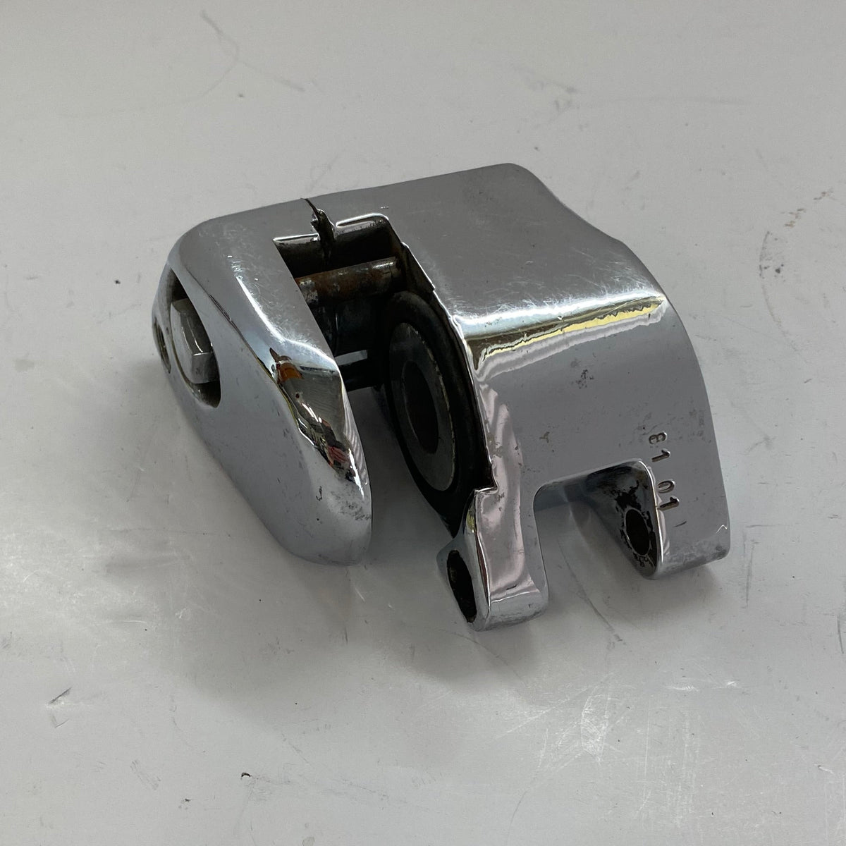 Etrier de frein avant droit chromé Harley Davidson REF OEM 44026-80