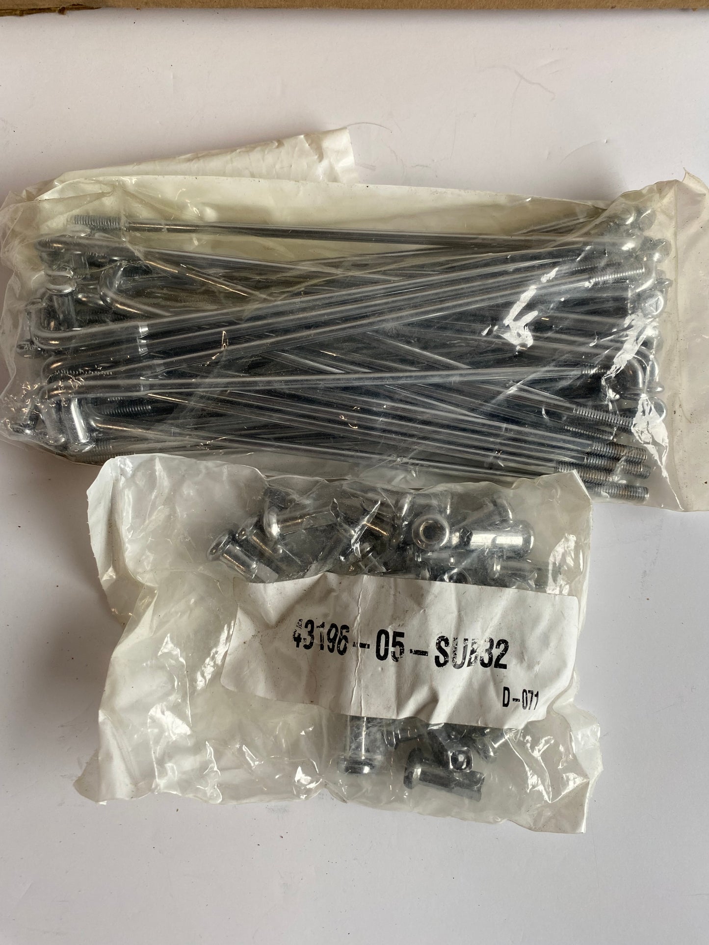 Kit de rayons chromés pour roue avant Harley Davidson REF OEM : 47887-10