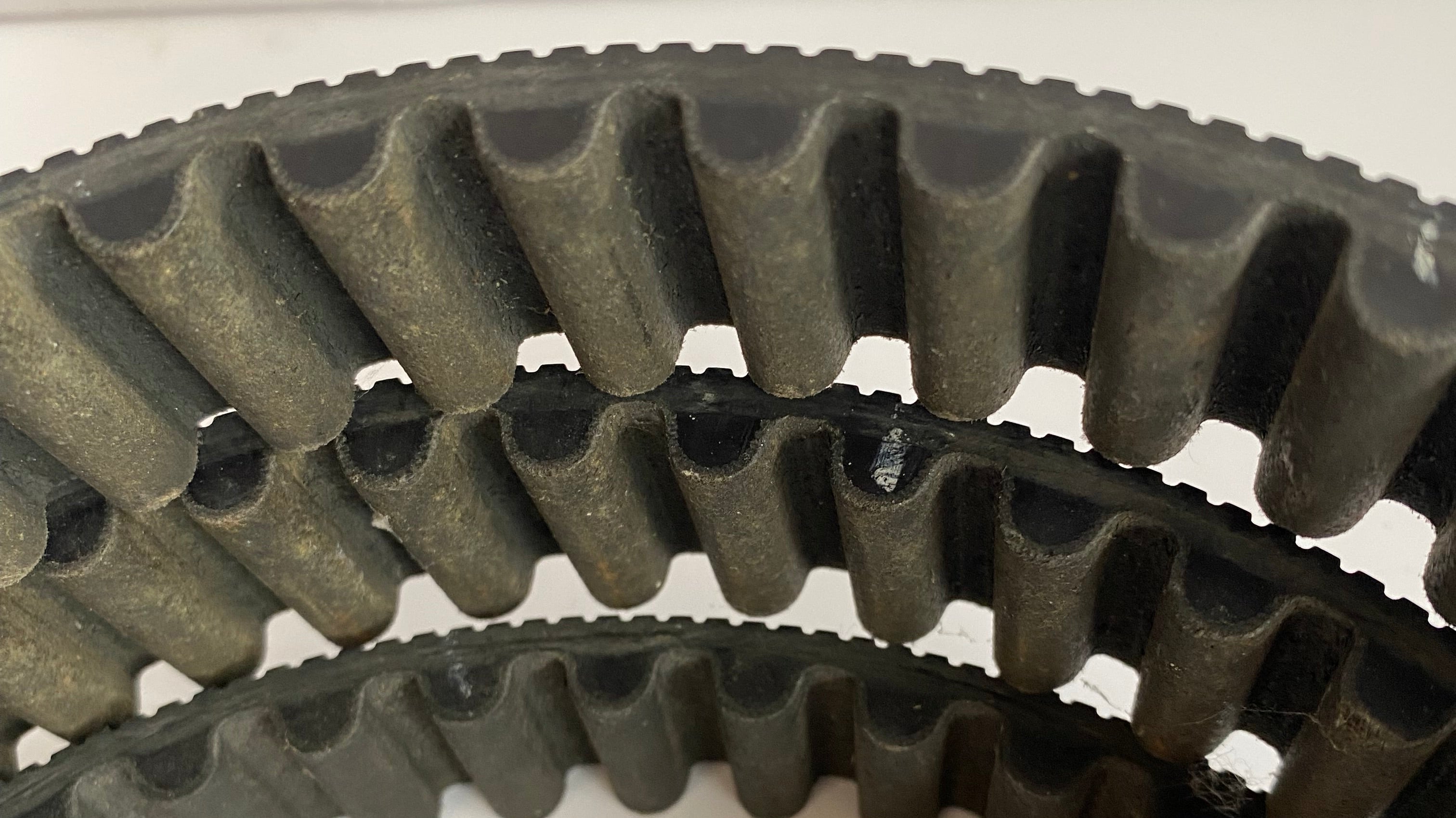 Courroie de transmission secondaire 135 dents x 1-1/8"  Harley Davidson REF OEM 40307-00