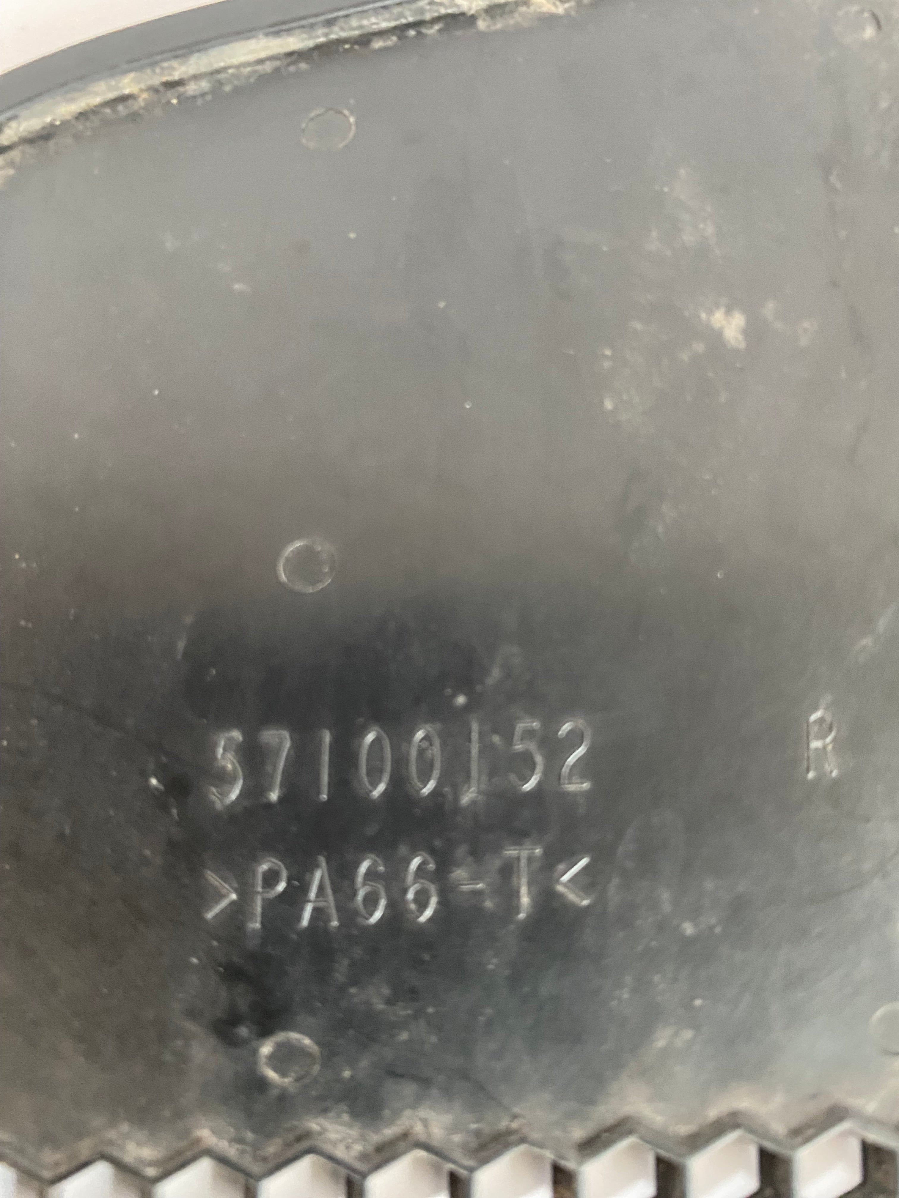 Grille droite radiateur eau Touring Harley Davidson REF OEM 57100152