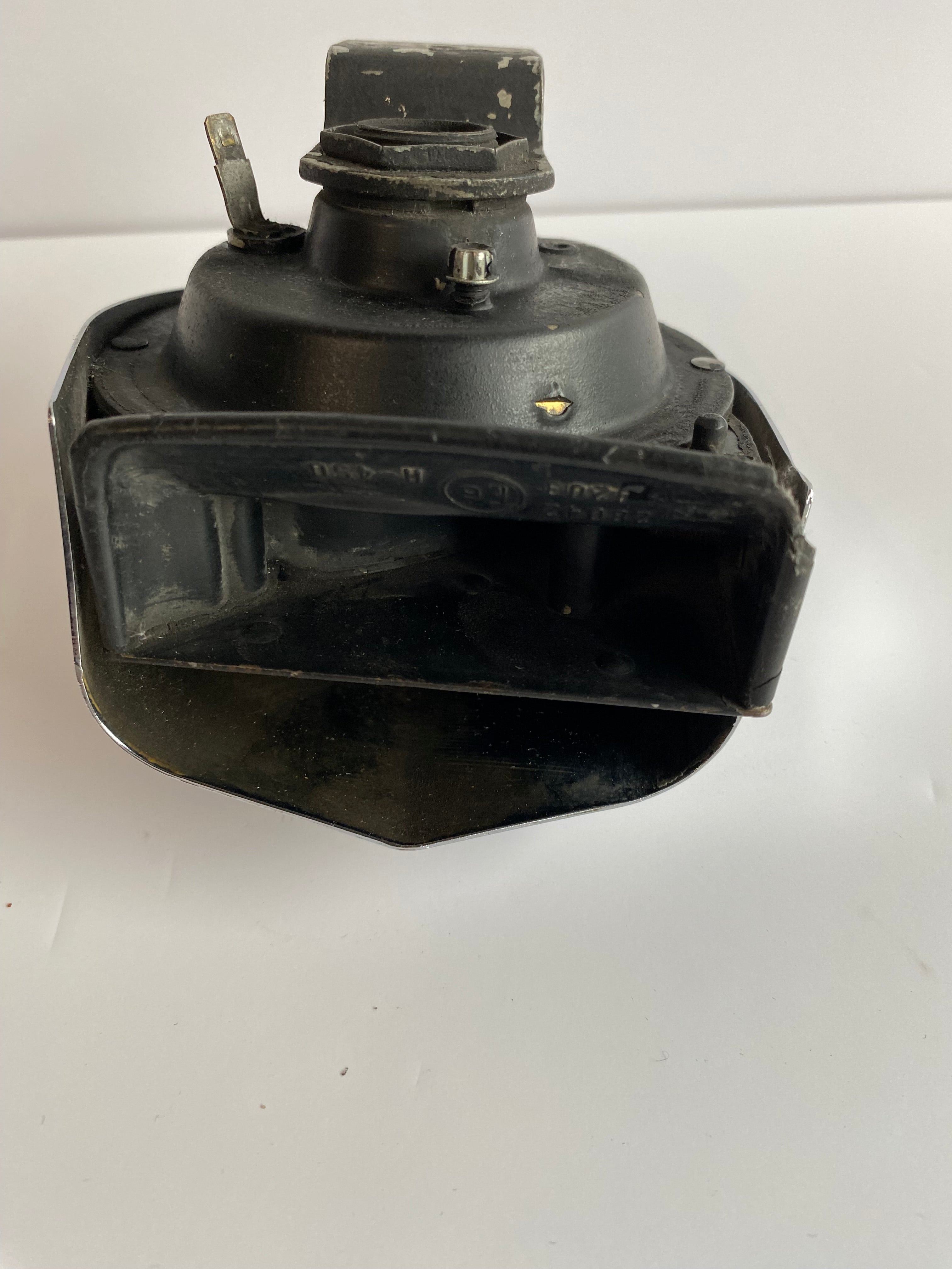 Klaxon avec cache chrome Harley Davidson REF OEM 69016-76 et 69017-76