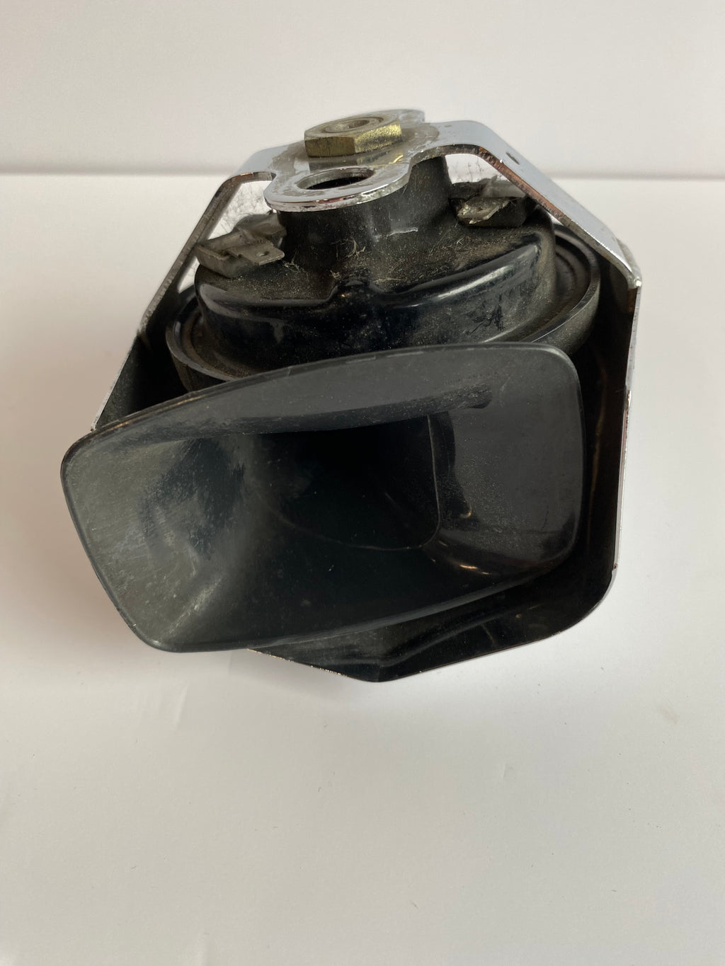 Klaxon avec cache chrome Harley Davidson REF OEM 61300478A et 69060-90H