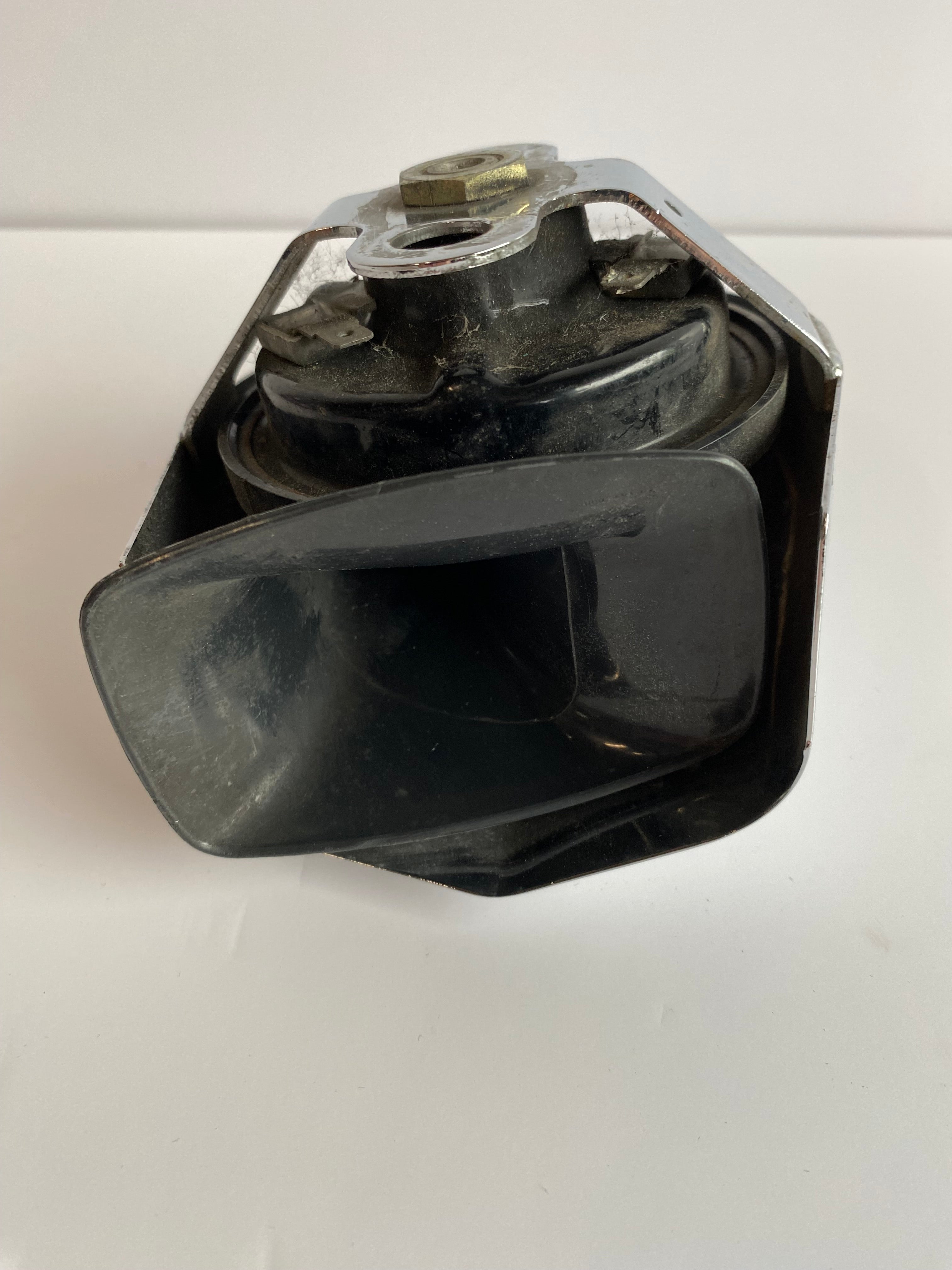 Klaxon avec cache chrome Harley Davidson REF OEM 61300478A et 69060-90H
