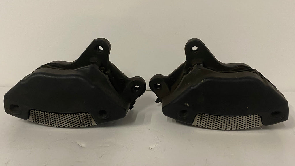 Jeu étriers de frein avant Touring Harley Davidson REF OEM 43027-08 & 44023-08