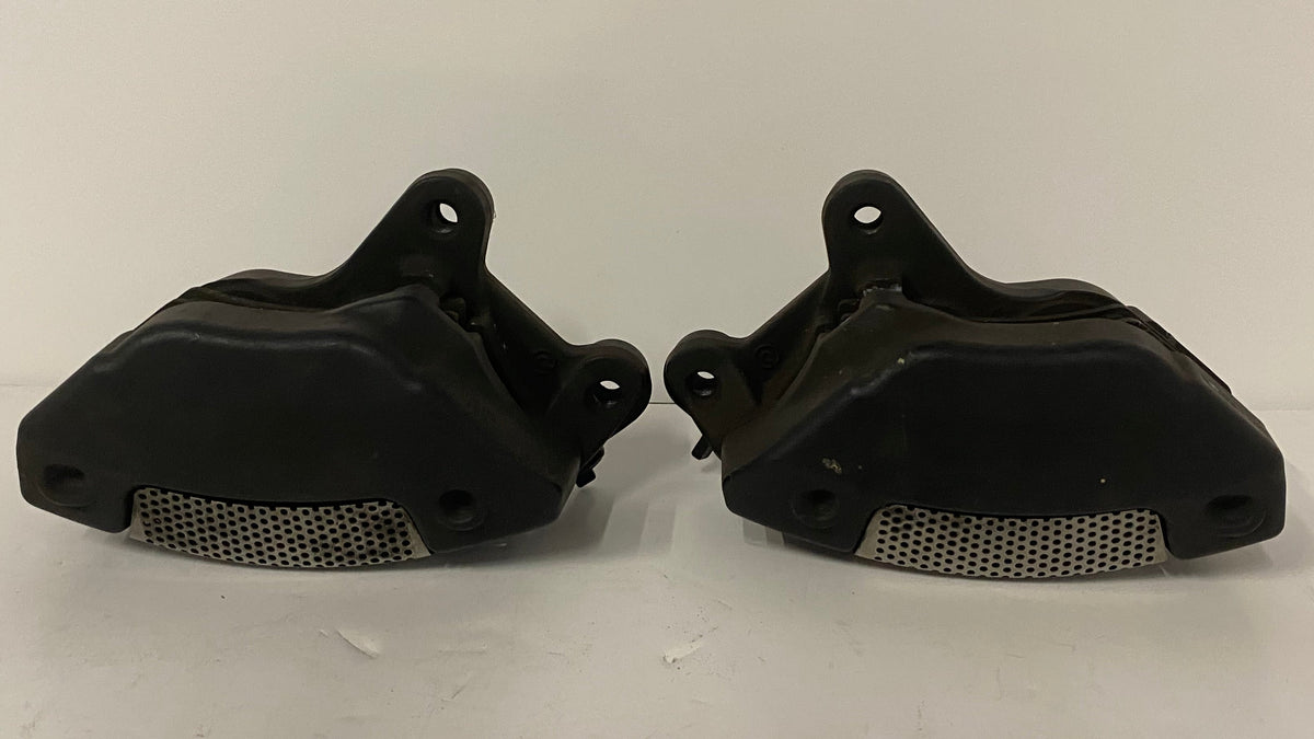 Jeu étriers de frein avant Touring Harley Davidson REF OEM 43027-08 & 44023-08