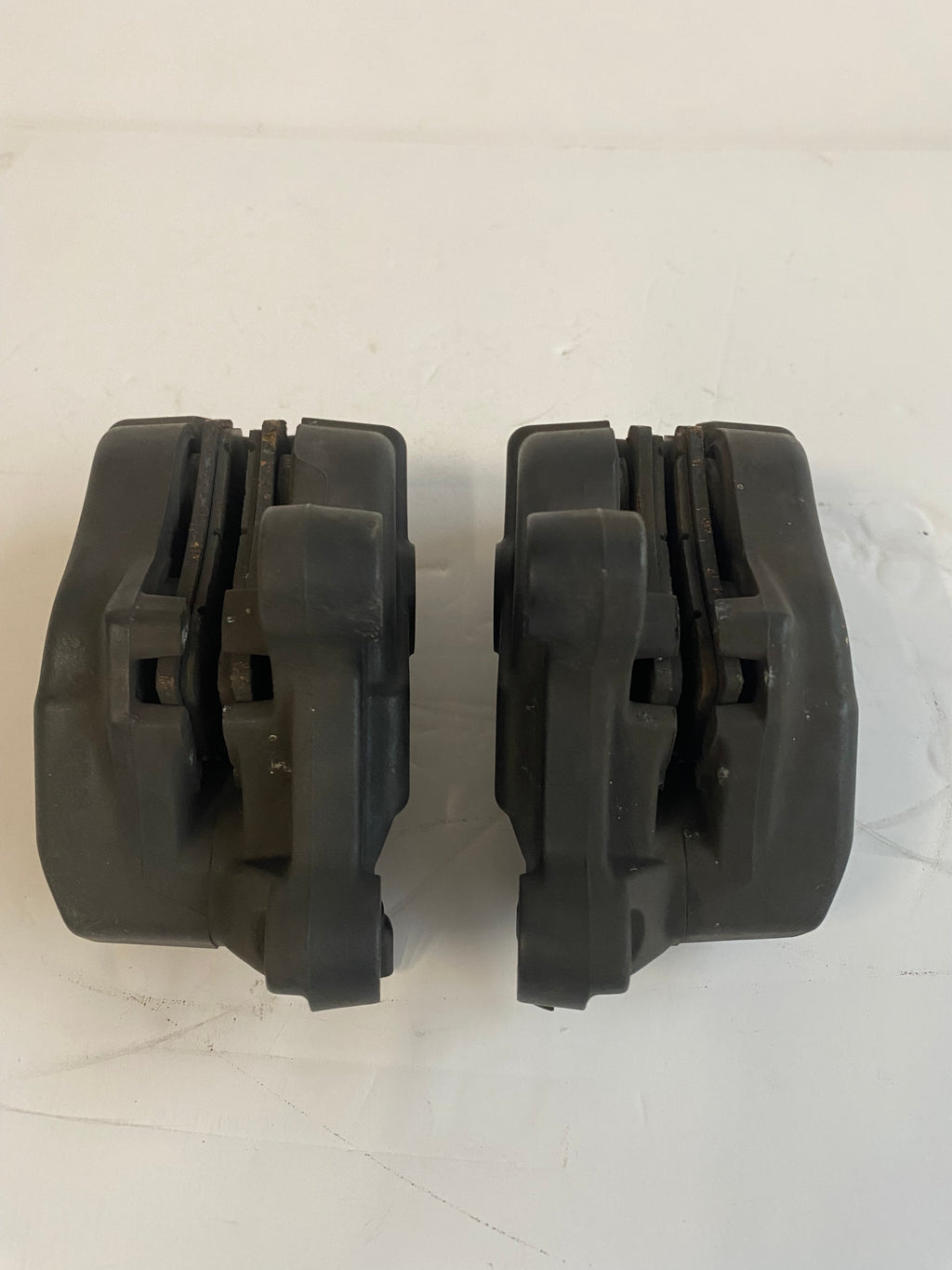 Jeu étriers de frein avant Touring Harley Davidson REF OEM 43027-08 & 44023-08