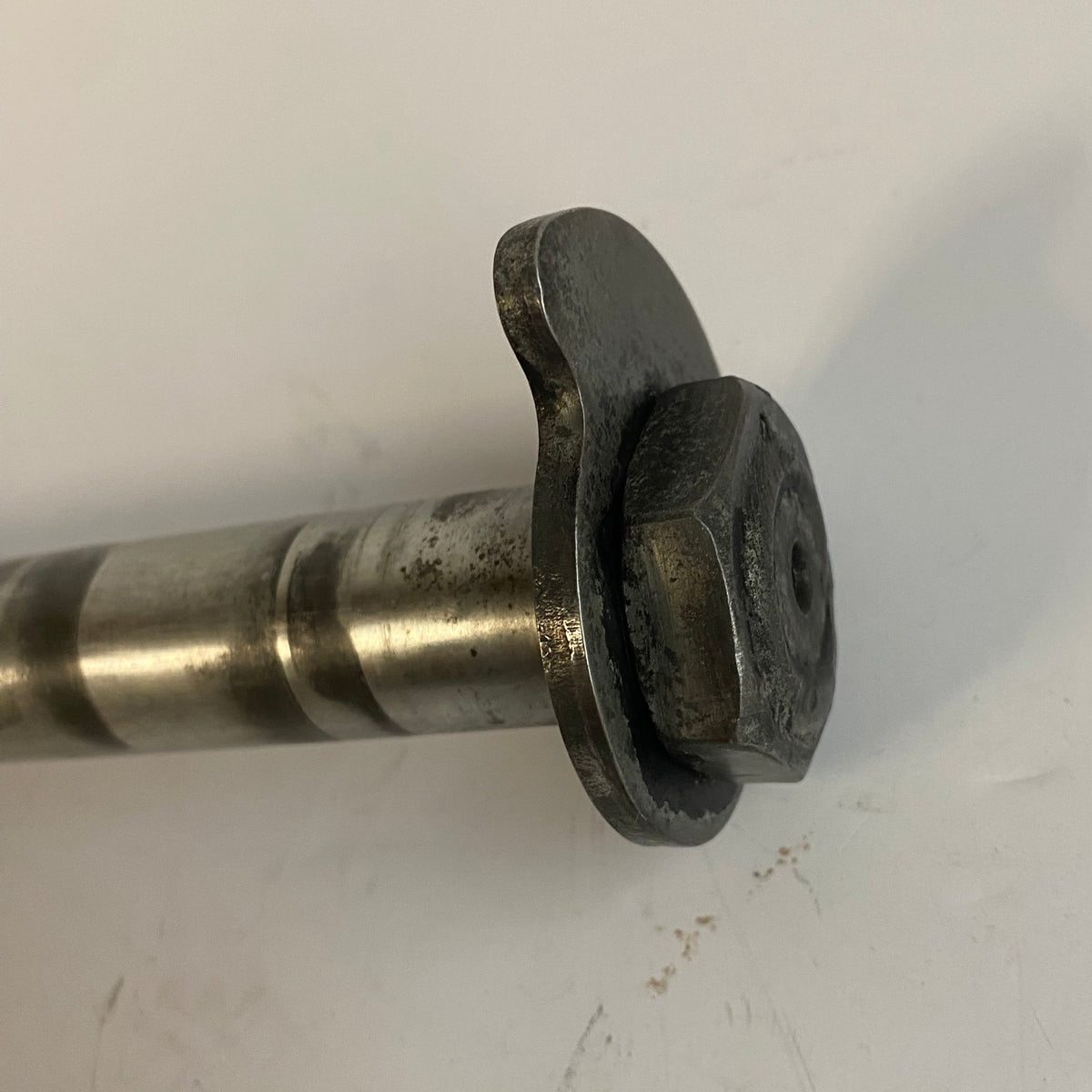 Axe de roue arrière Touring 2008 Harley Davidson REF OEM 41056-08 & 41819-02 & 8020