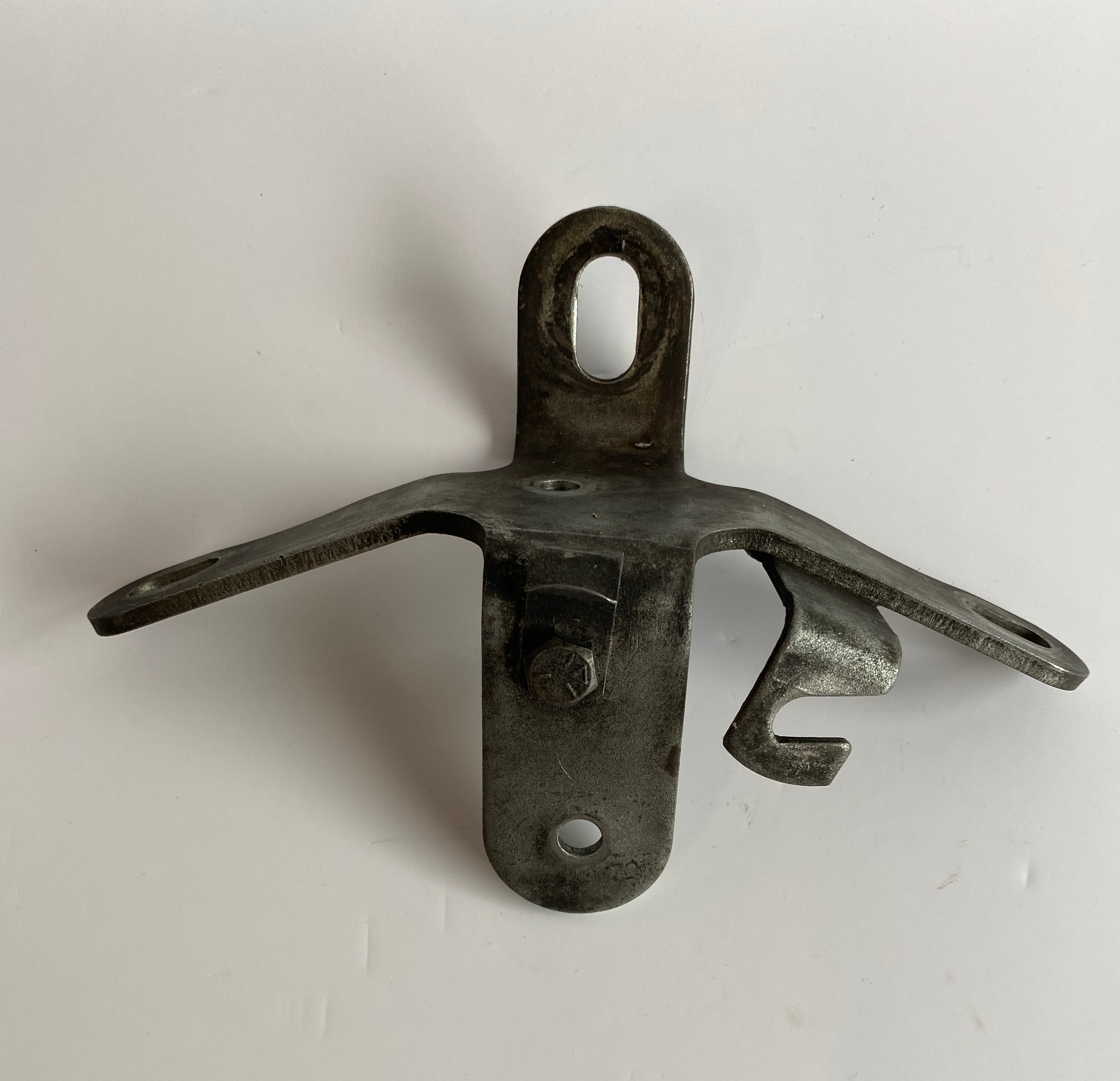 Softail Harley Davidson engine mount REF OEM: 16852-83A