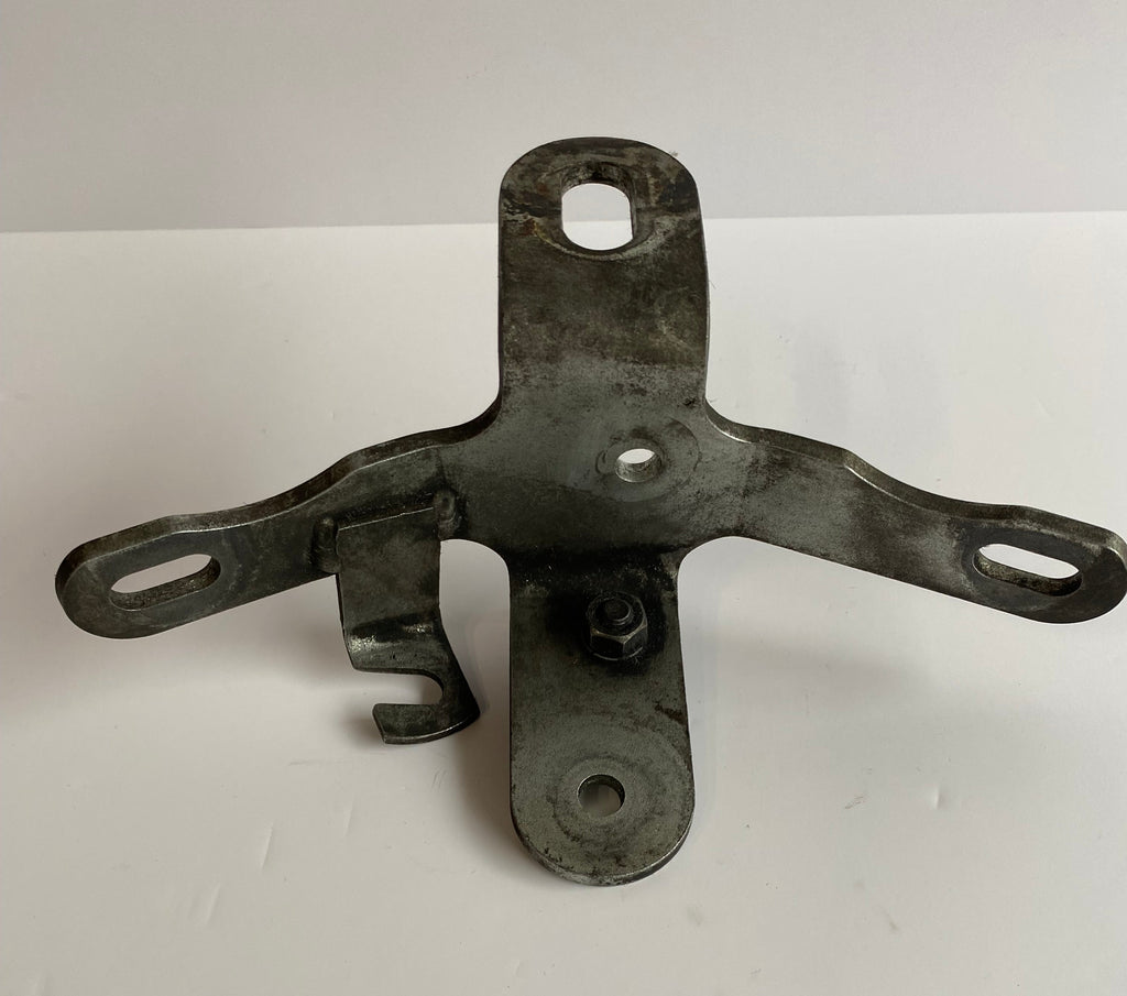 Softail Harley Davidson engine mount REF OEM: 16852-83A