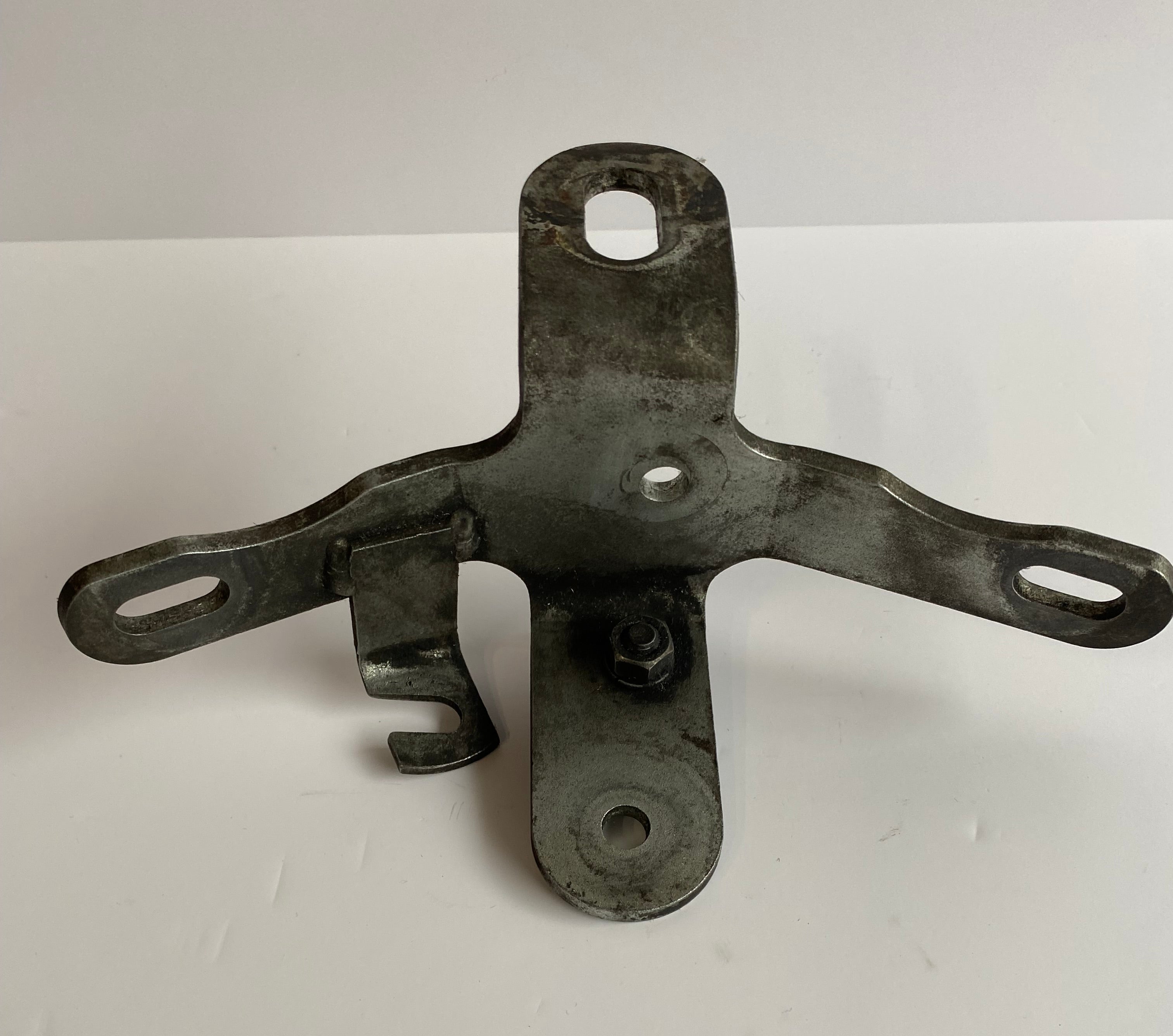Softail Harley Davidson engine mount REF OEM: 16852-83A