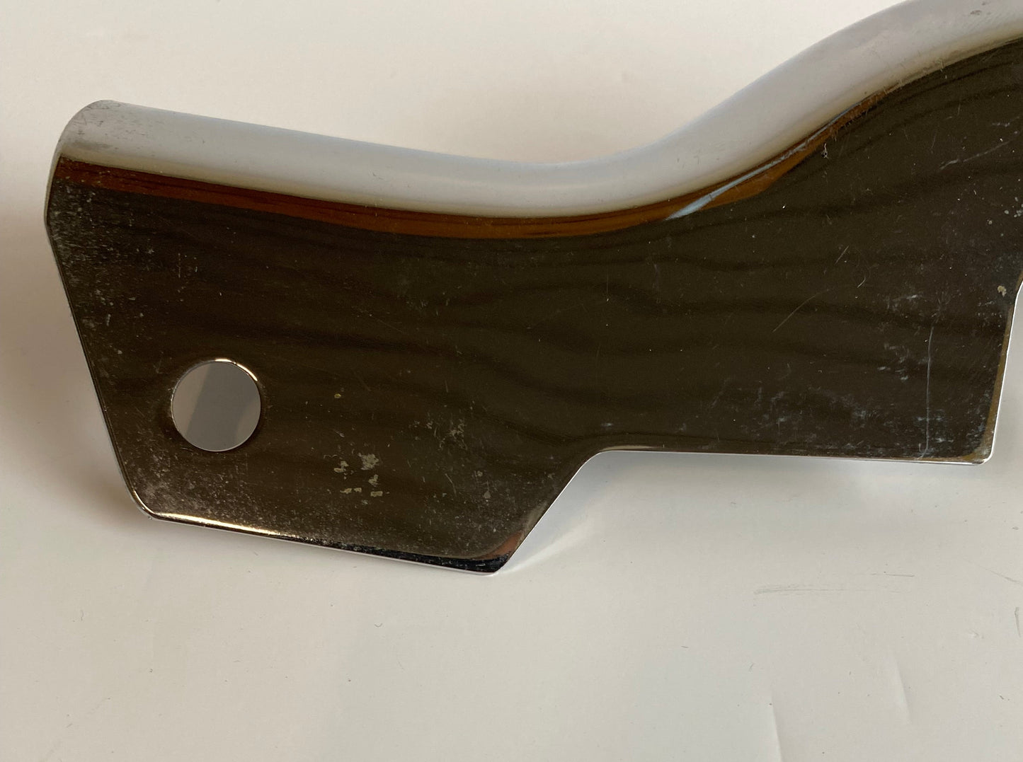Cache sabre gauche  chromé Harley Davidson REF OEM : 47551-79B