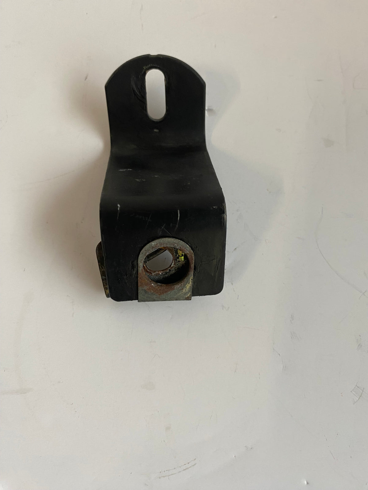 Patte de fixation arrière de sacoches Touring Harley Davidson REF OEM 90801-95