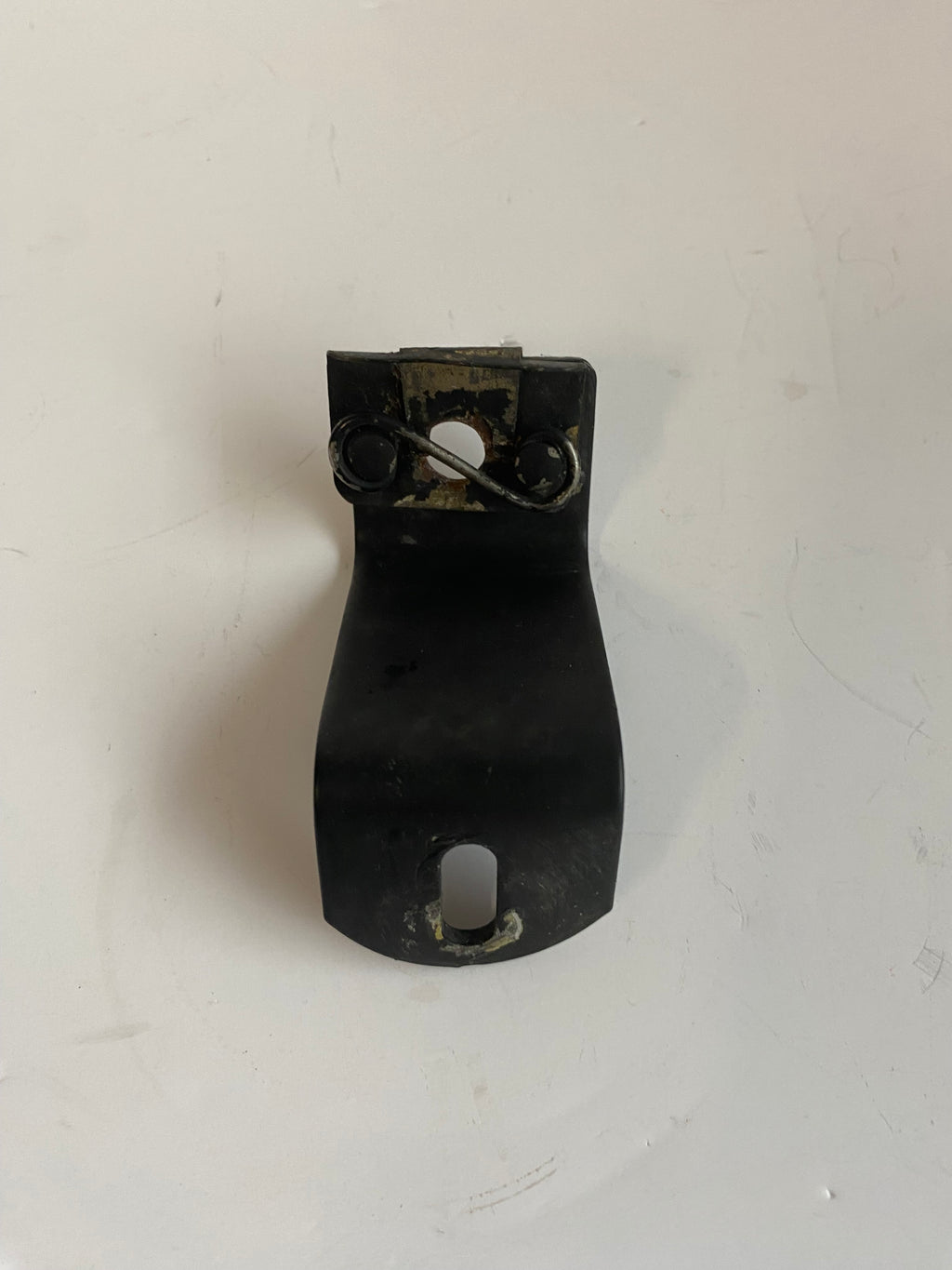 Patte de fixation arrière de sacoches Touring Harley Davidson REF OEM 90801-95